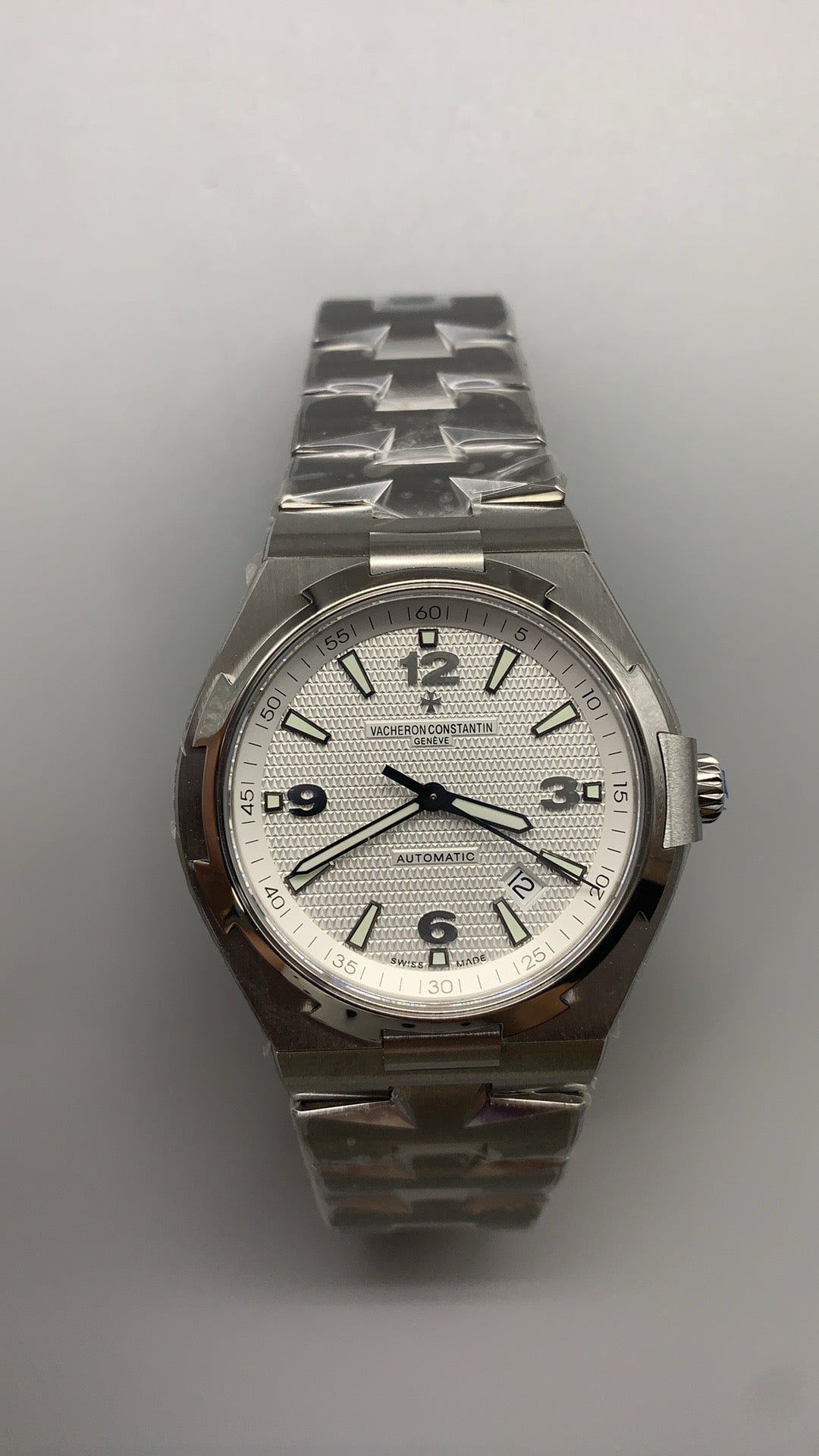 Vacheron Constantin Overseas 47040 | 42MM | ตัวเรือนสแตนเลสสตีล | ฟังก์ชันวันที่ | หน้าปัดสีน้ำเงิน | กลไกอัตโนมัติ Cal.1226