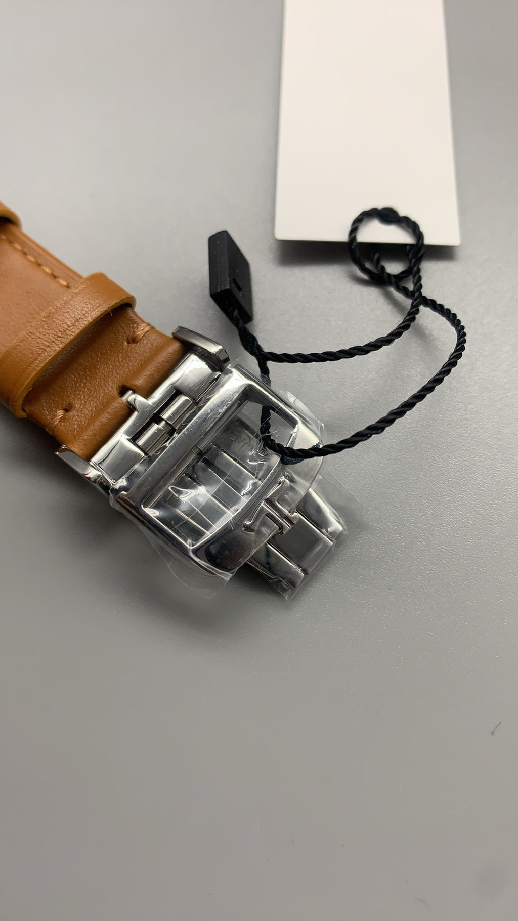 Jaeger-LeCoultre Master Control Date | 40MM | ตัวเรือนสแตนเลสสตีล | ฟังก์ชันวันที่ | หน้าปัดสีเงิน | สายหนังวัวสีน้ำตาลอ่อน | กลไกอัตโนมัติ Cal.899