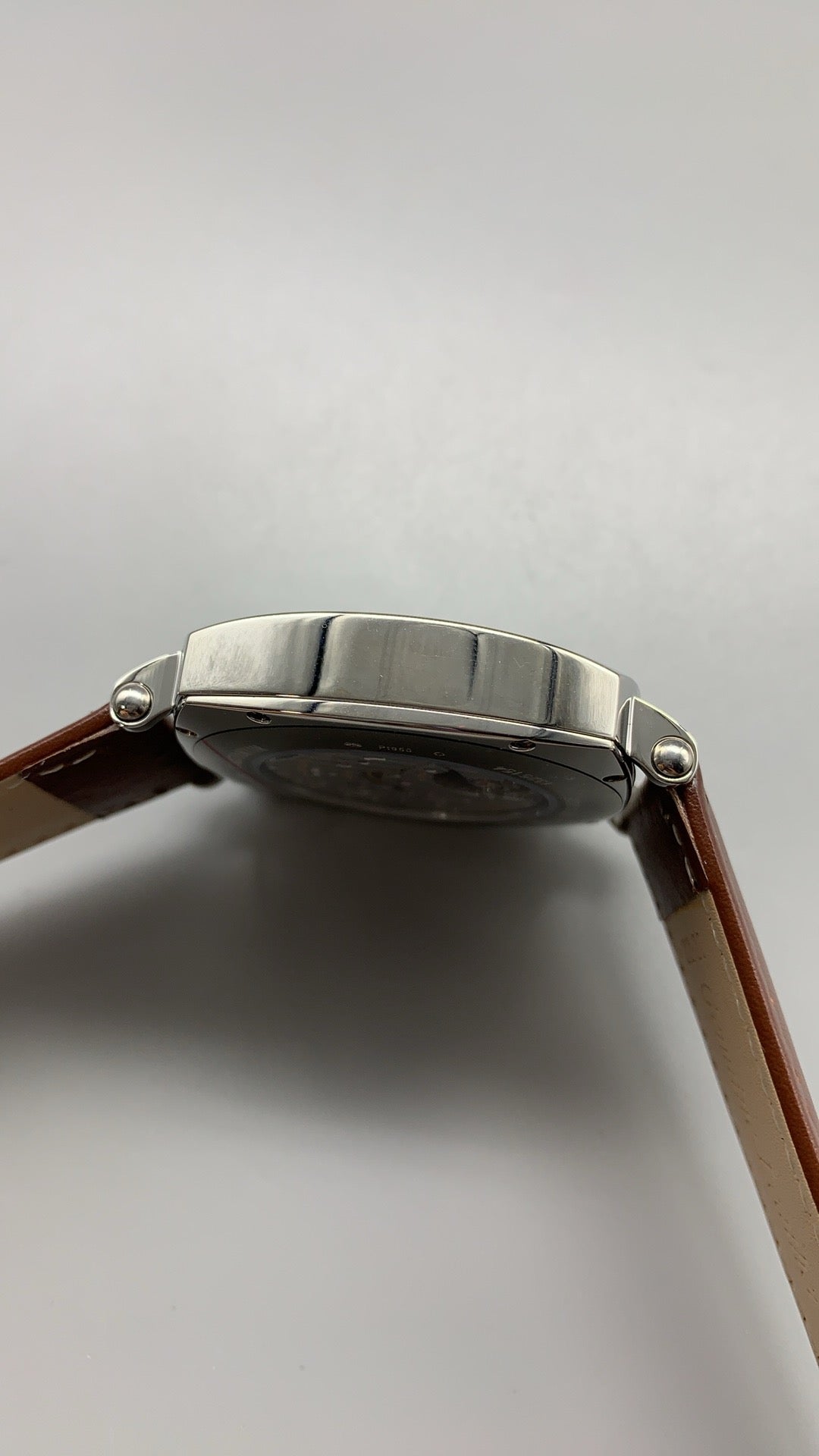 Vacheron Constantin Historiques American 1921 | 40MM | ตัวเรือนสแตนเลสสตีล | หน้าปัดเอียง 45 องศา | หน้าปัดสีขาว | สายหนังวัวสีน้ำตาล | กลไกอัตโนมัติ Cal.4400 AS