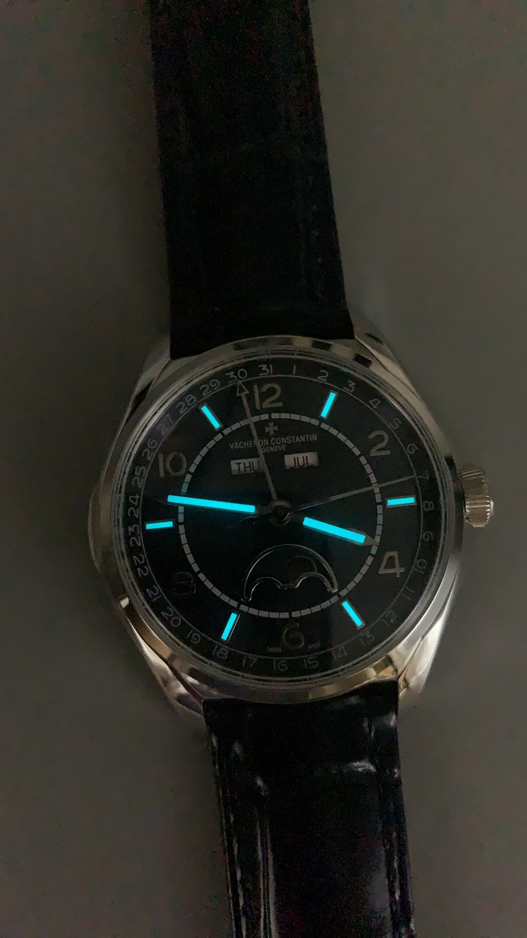 Vacheron Constantin Fiftysix Complete Calendar 4000E | 40MM | ตัวเรือนสแตนเลสสตีล | ฟังก์ชันปฏิทินสมบูรณ์ + ข้างขึ้นข้างแรม | หน้าปัดสีน้ำเงิน | สายหนังจระเข้สีน้ำเงิน | กลไกอัตโนมัติ Cal.2460 QCL/1