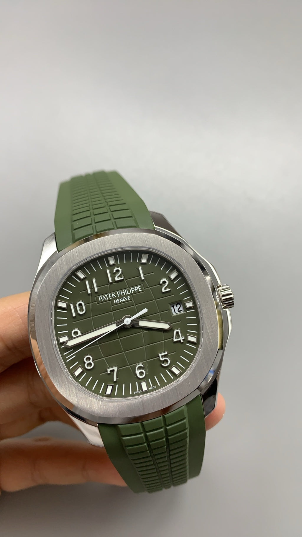 Patek Philippe Aquanaut 5167 | 40MM | หน้าปัดสีเขียวลายตาราง | สายยางสีเขียว | กลไกอัตโนมัติ Cal.324 S C