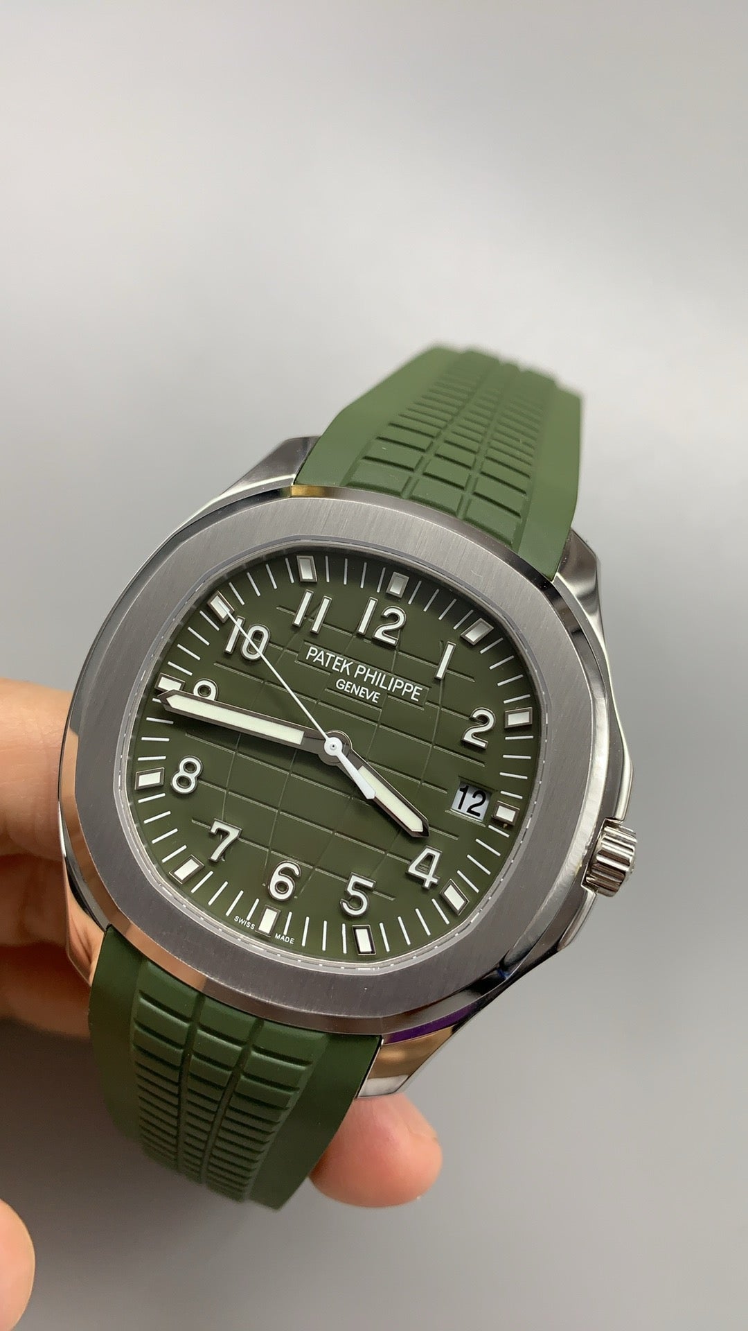 Patek Philippe Aquanaut 5167 | 40MM | หน้าปัดสีเขียวลายตาราง | สายยางสีเขียว | กลไกอัตโนมัติ Cal.324 S C