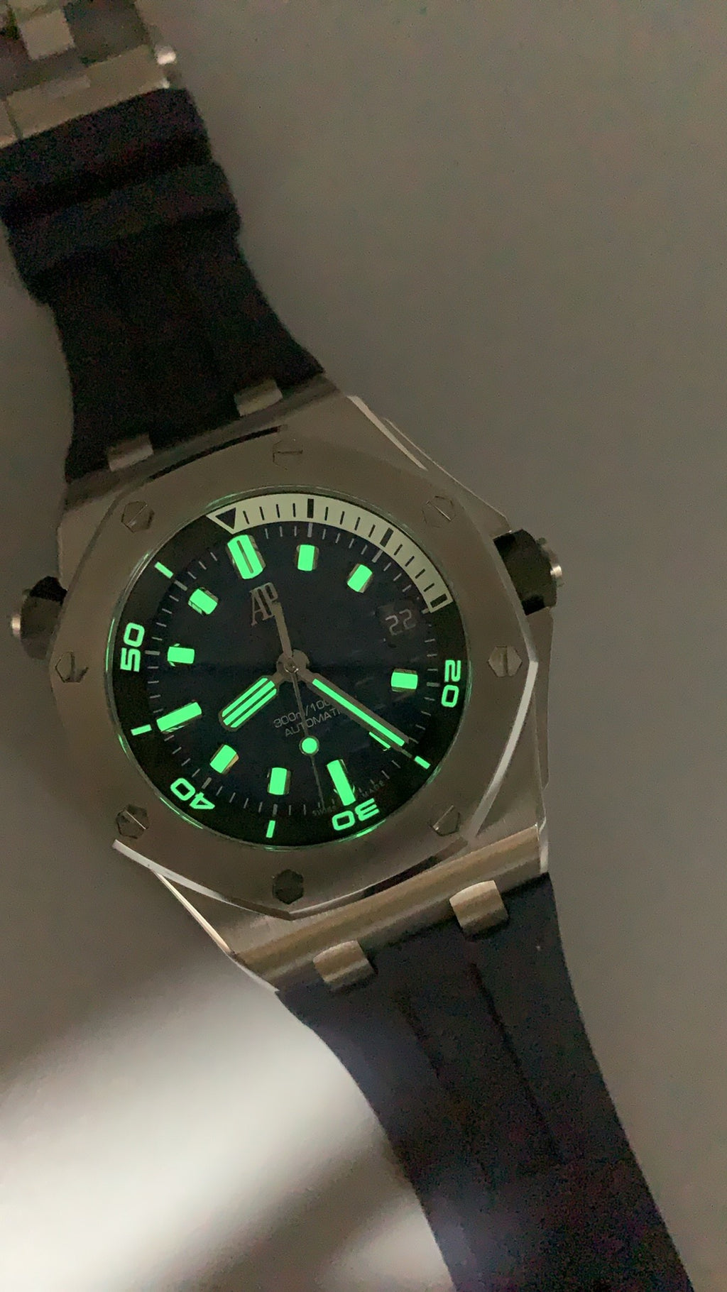 Audemars Piguet Royal Oak Offshore Diver 15720ST | 42MM | ตัวเรือนสแตนเลสสตีล | หน้าปัดสีน้ำเงิน | กลไกอัตโนมัติ Cal.4308