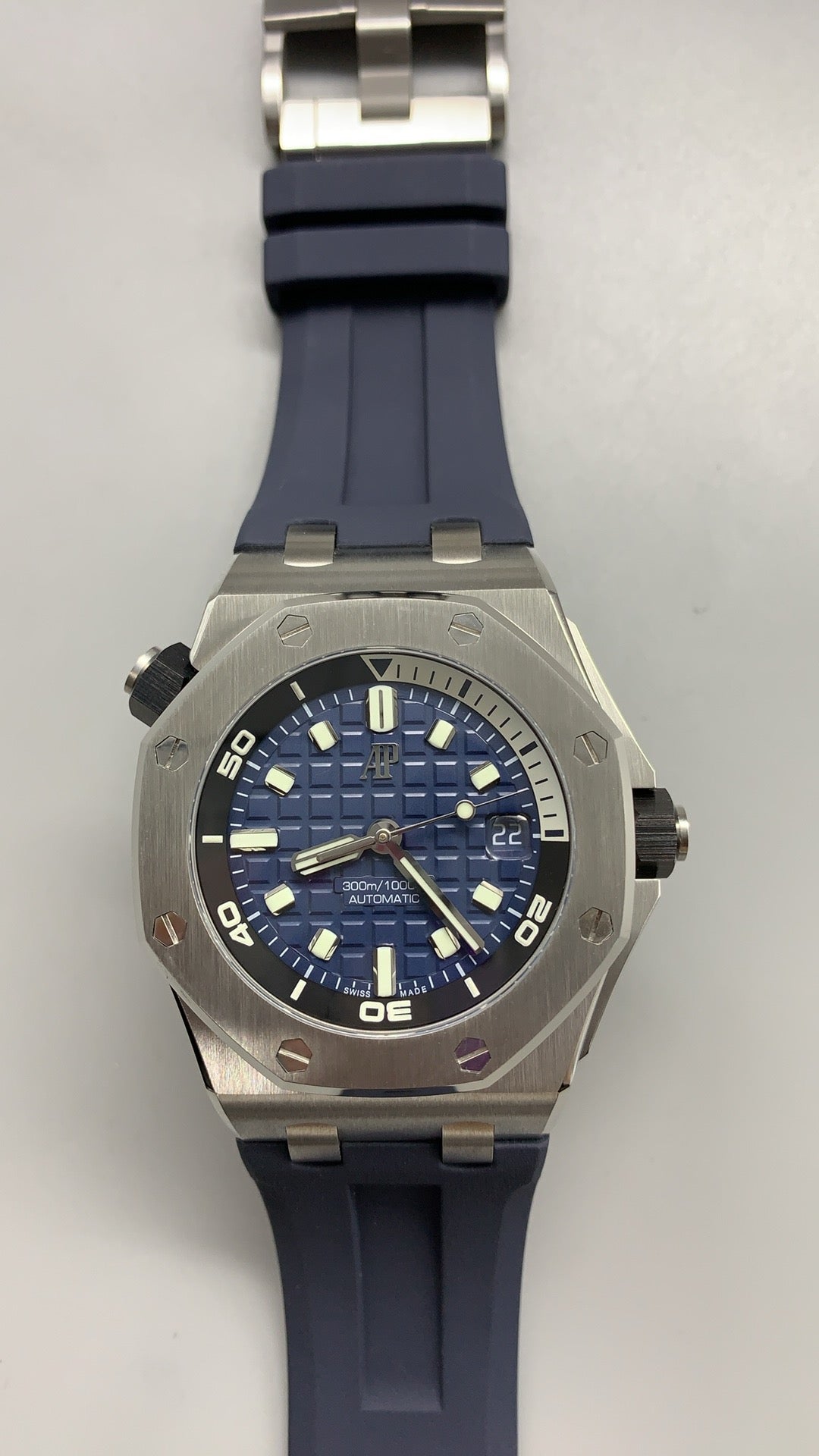 Audemars Piguet Royal Oak Offshore Diver 15720ST | 42MM | ตัวเรือนสแตนเลสสตีล | หน้าปัดสีน้ำเงิน | กลไกอัตโนมัติ Cal.4308