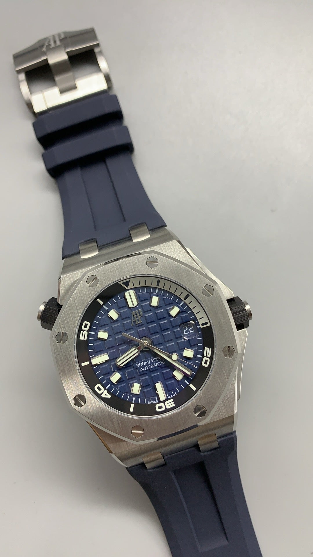 Audemars Piguet Royal Oak Offshore Diver 15720ST | 42MM | ตัวเรือนสแตนเลสสตีล | หน้าปัดสีน้ำเงิน | กลไกอัตโนมัติ Cal.4308