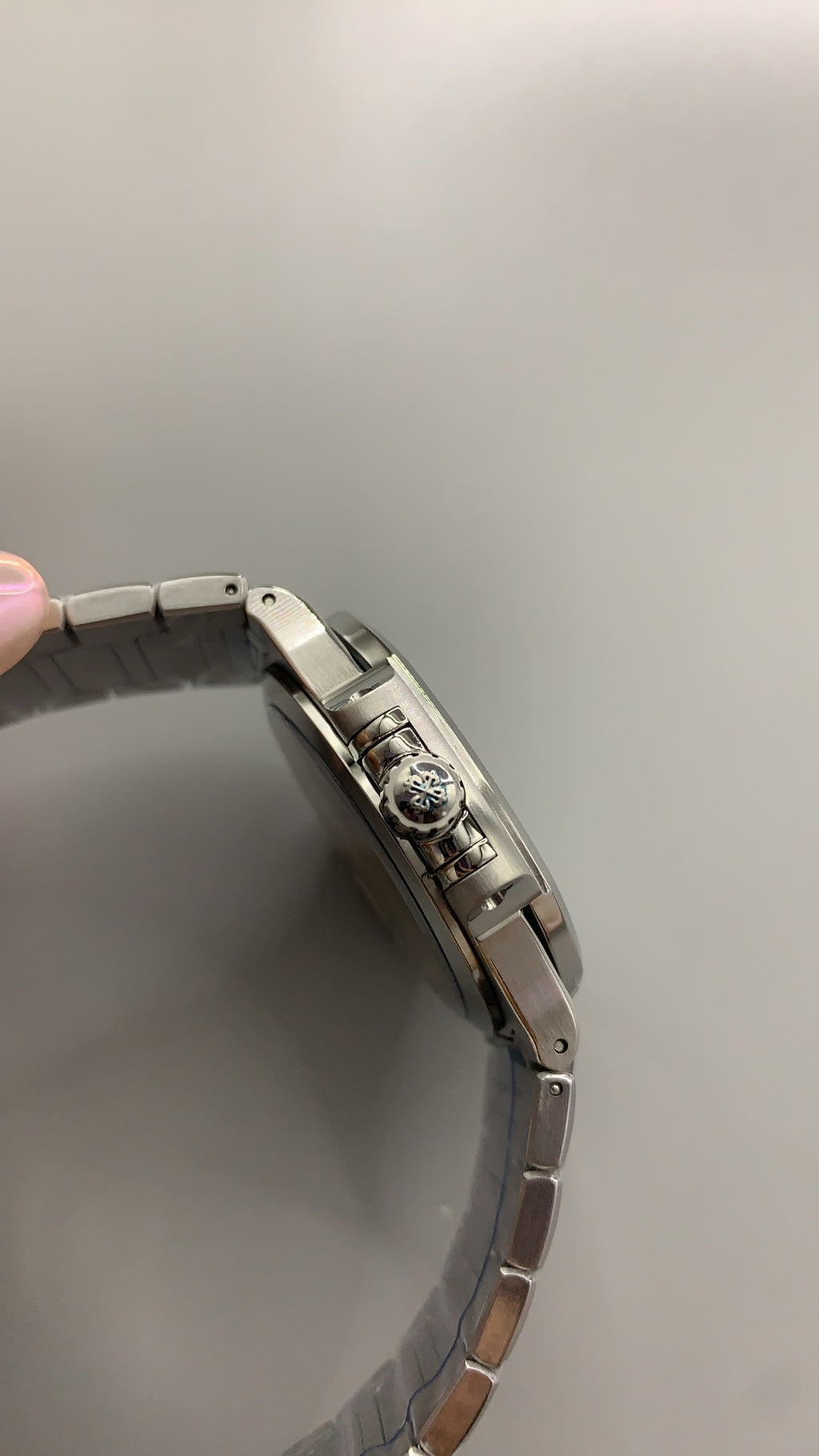 Patek Philippe Nautilus 7118 | 35.2MM | หน้าปัดเปลือกหอยมุกสีขาว | ประดับเพชร | กลไกอัตโนมัติ Cal.324 S C