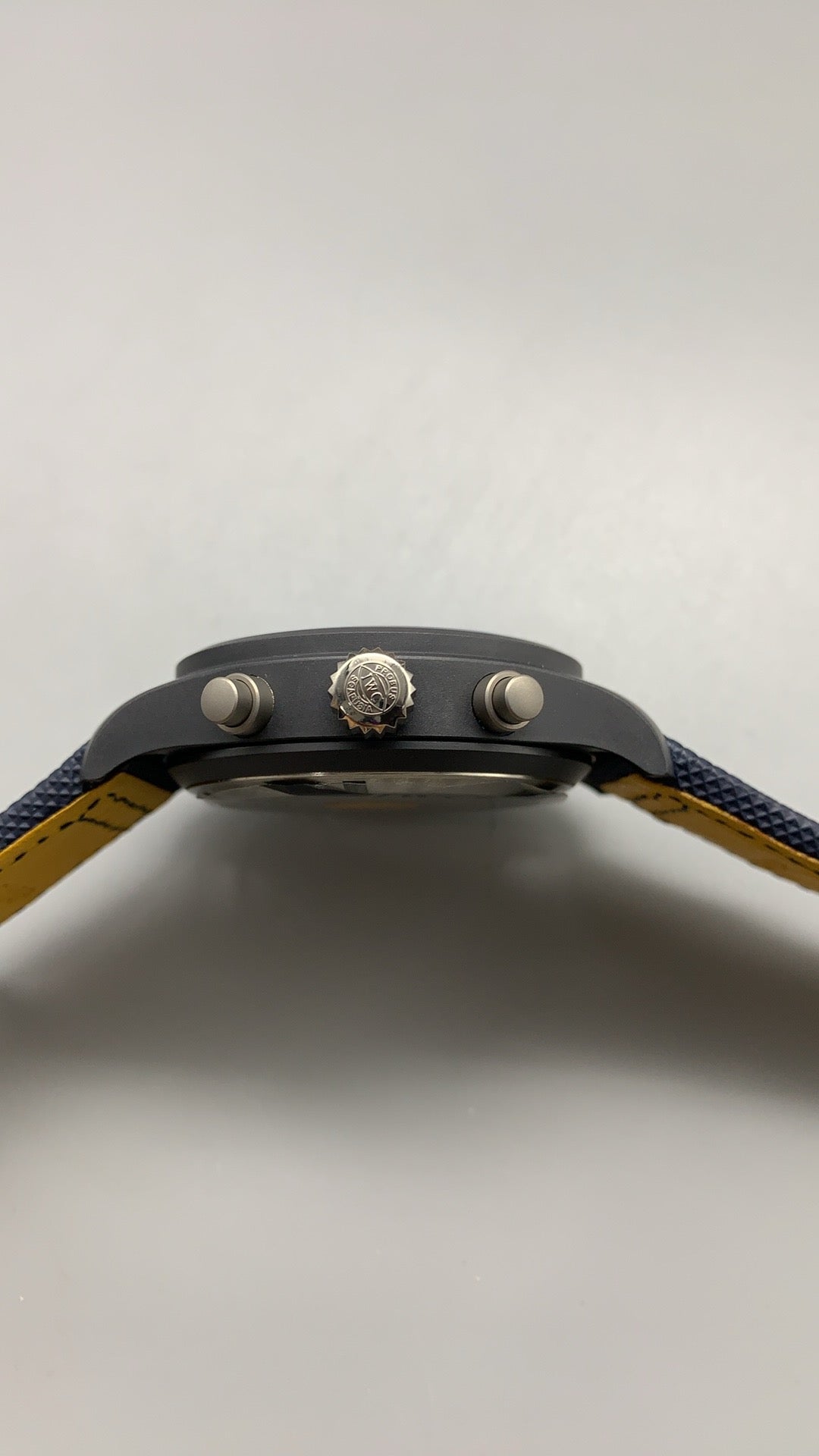 IWC Pilot's Watch Chronograph Blue Angels | 44.5MM | ตัวเรือนเซรามิกสีดำ | ฟังก์ชันจับเวลา | หน้าปัดสีน้ำเงิน | สายผ้าไนลอนสีน้ำเงิน | กลไกอัตโนมัติ Cal.89361