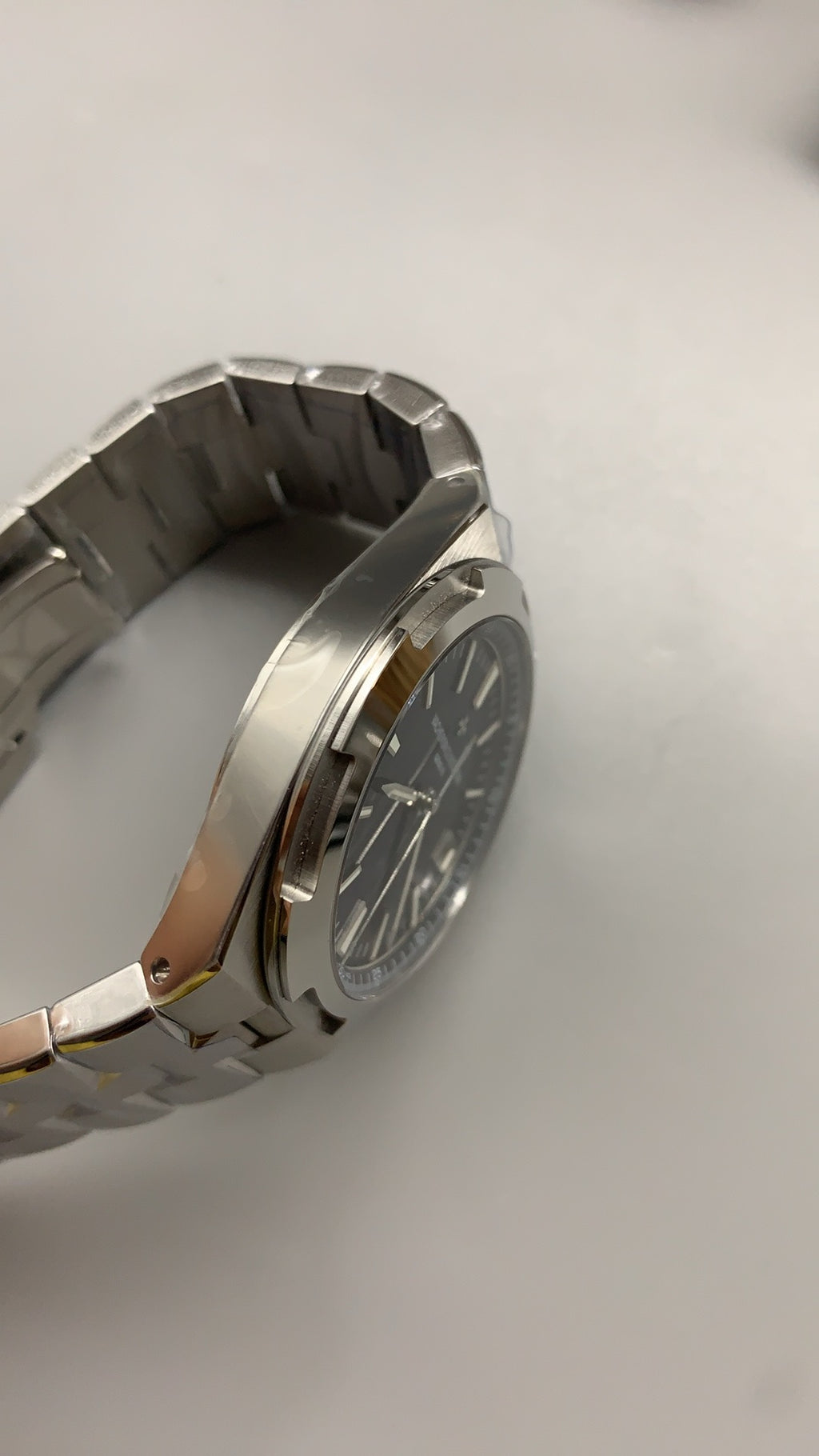 Vacheron Constantin Overseas 4500V | 41MM | ตัวเรือนสแตนเลสสตีล | ฟังก์ชันวันที่ | หน้าปัดสีน้ำเงิน | สายเหล็กสแตนเลส | กลไกอัตโนมัติ Cal.5100