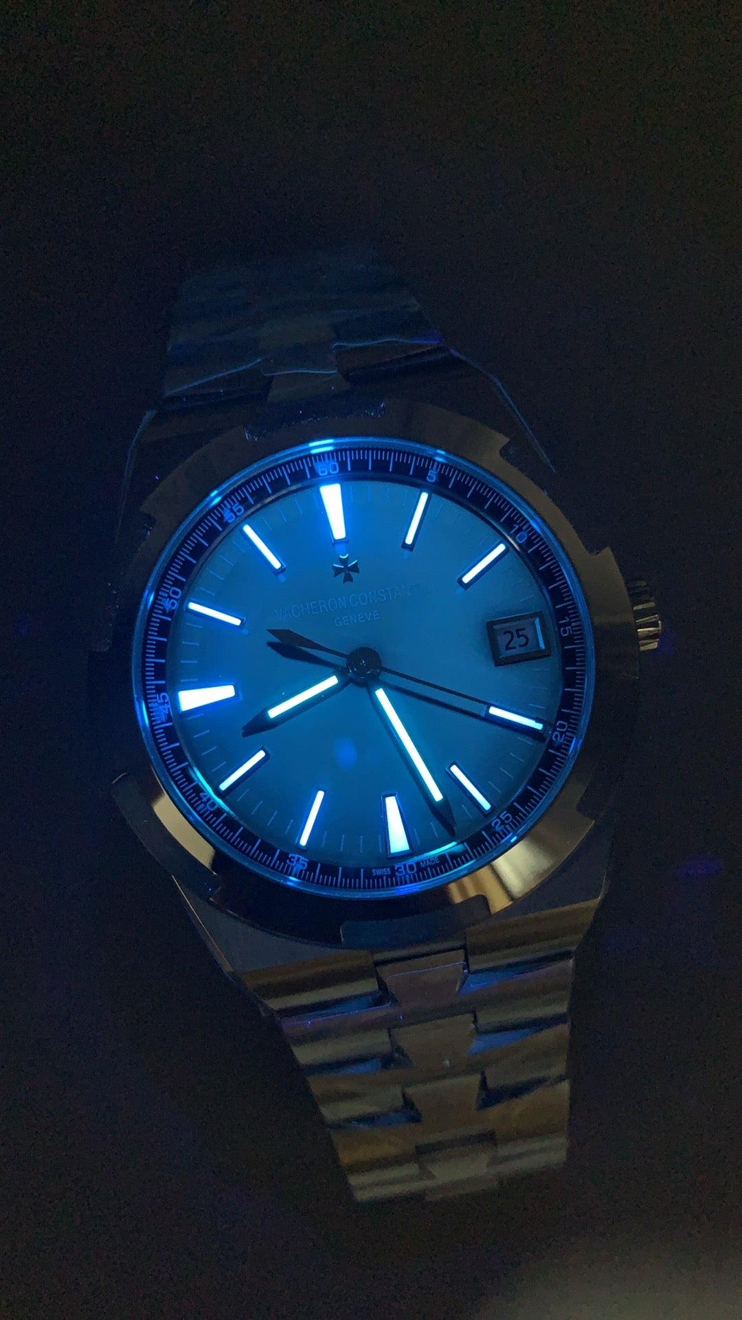 Vacheron Constantin Overseas 4500V | 41MM | ตัวเรือนสแตนเลสสตีล | ฟังก์ชันวันที่ | หน้าปัดสีน้ำเงิน | สายเหล็กสแตนเลส | กลไกอัตโนมัติ Cal.5100