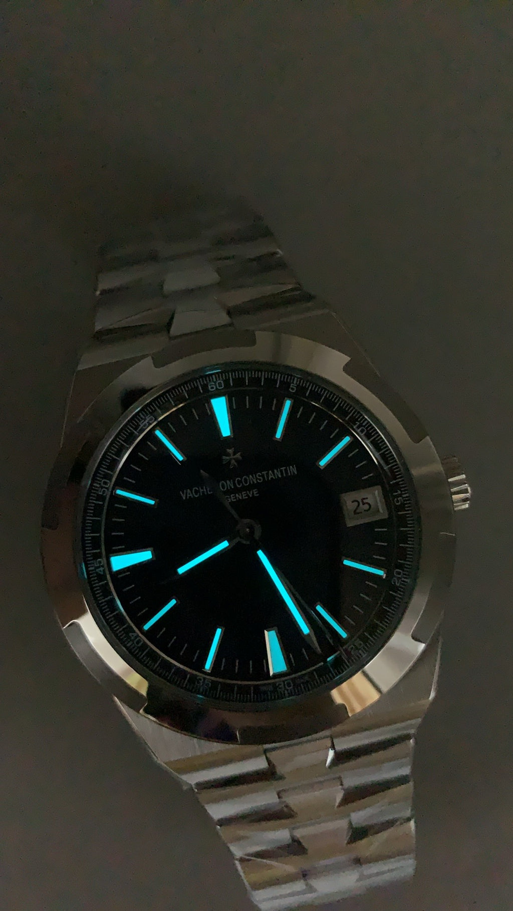 Vacheron Constantin Overseas 4500V | 41MM | ตัวเรือนสแตนเลสสตีล | ฟังก์ชันวันที่ | หน้าปัดสีน้ำเงิน | สายเหล็กสแตนเลส | กลไกอัตโนมัติ Cal.5100