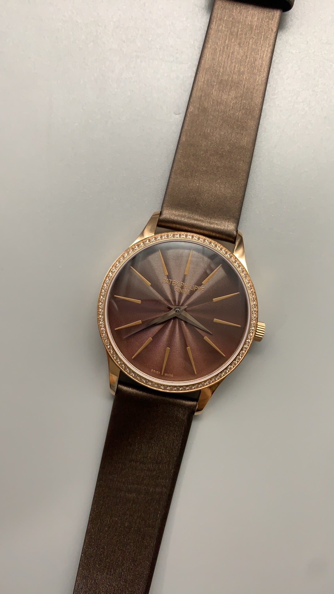 Patek Philippe Nautilus 5897 | 33MM | หน้าปัดเปลือกหอยมุก | ขอบประดับเพชร | กลไกอัตโนมัติ Cal.324 S C