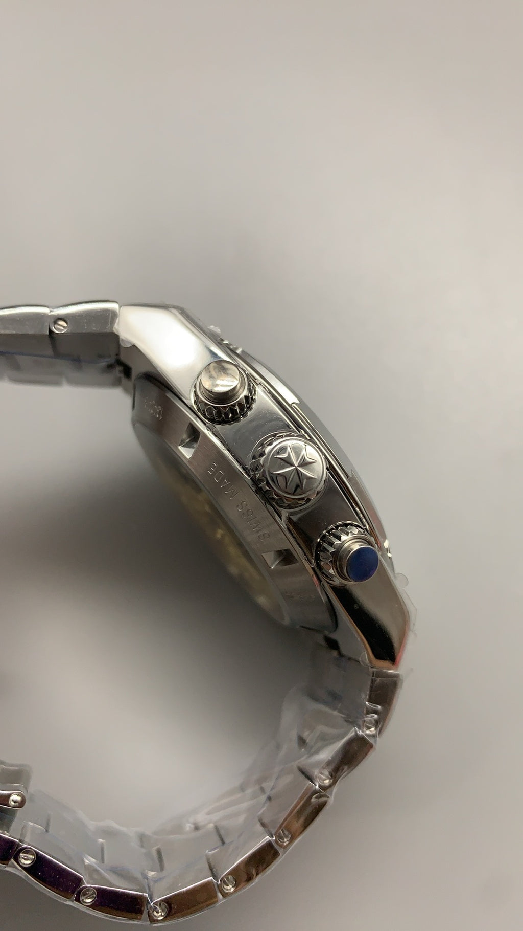 Vacheron Constantin Overseas Chronograph 5500V | 42.5MM | ตัวเรือนสแตนเลสสตีล | ฟังก์ชันจับเวลา | หน้าปัดสีน้ำเงิน | กลไกอัตโนมัติ Cal.5200