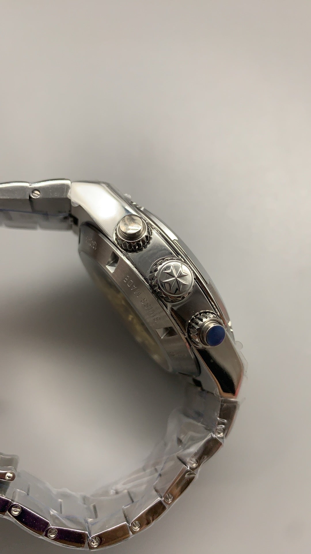 Vacheron Constantin Overseas Chronograph 5500V | 42.5MM | ตัวเรือนสแตนเลสสตีล | ฟังก์ชันจับเวลา | หน้าปัดสีน้ำเงิน | กลไกอัตโนมัติ Cal.5200