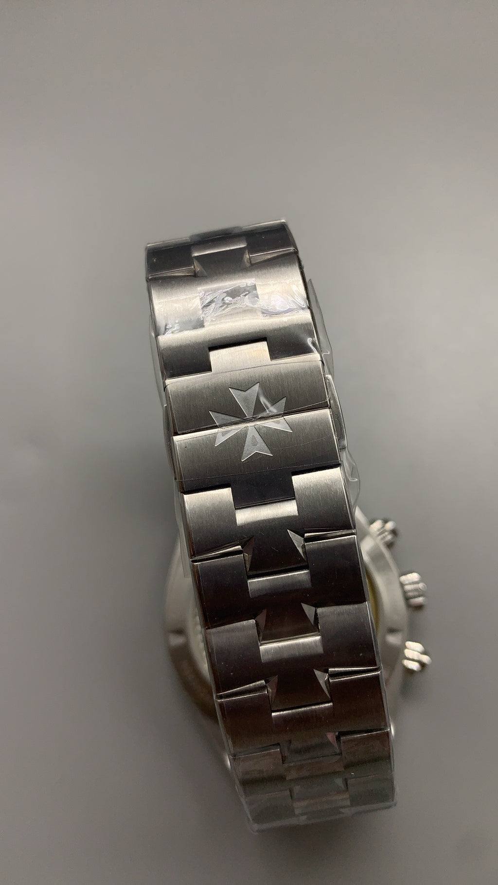 Vacheron Constantin Overseas Chronograph 5500V | 42.5MM | ตัวเรือนสแตนเลสสตีล | ฟังก์ชันจับเวลา | หน้าปัดสีน้ำเงิน | กลไกอัตโนมัติ Cal.5200