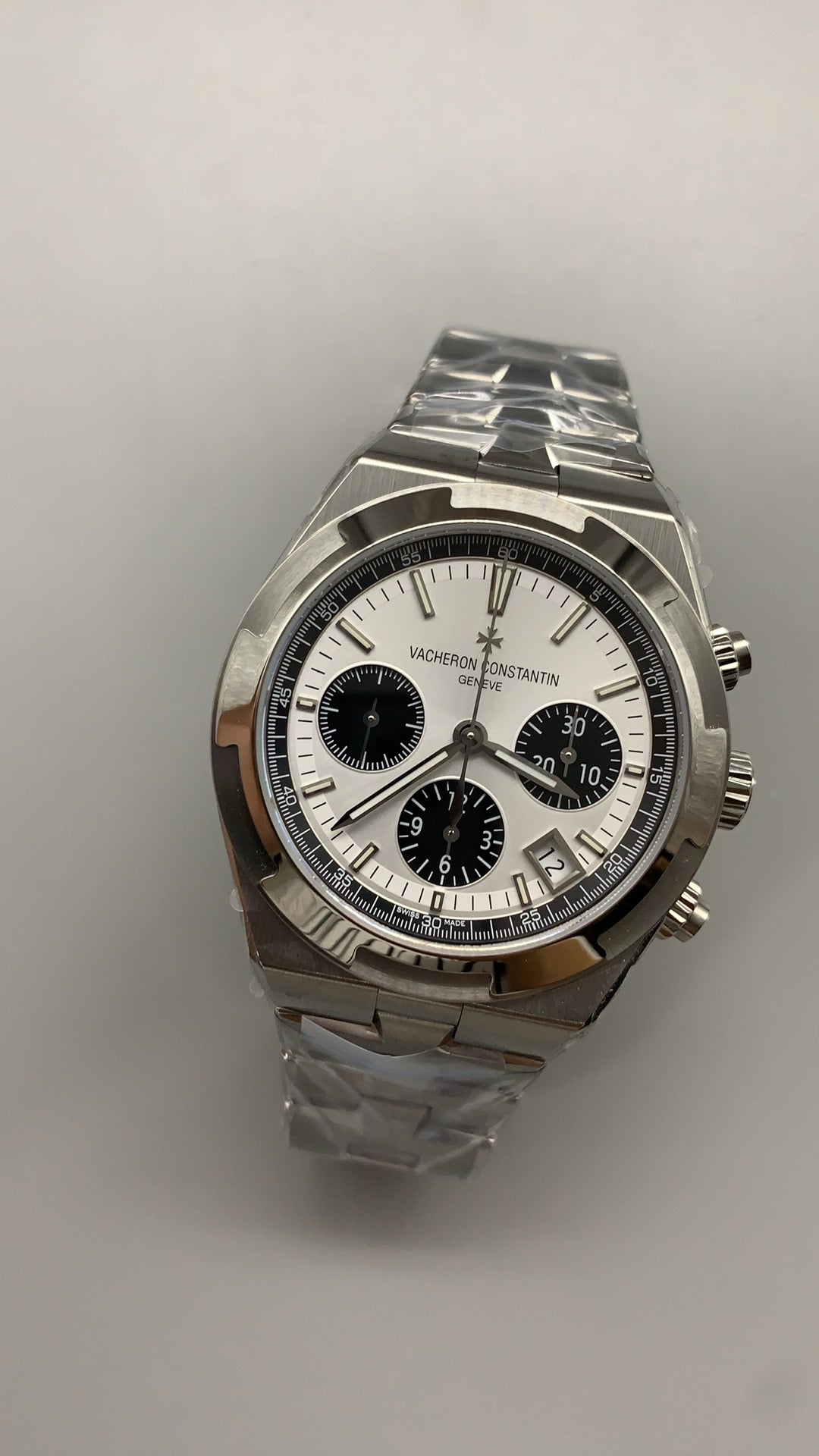 Vacheron Constantin Overseas Chronograph 5500V | 42.5MM | ตัวเรือนสแตนเลสสตีล | ฟังก์ชันจับเวลา | หน้าปัดสีน้ำเงิน | กลไกอัตโนมัติ Cal.5200