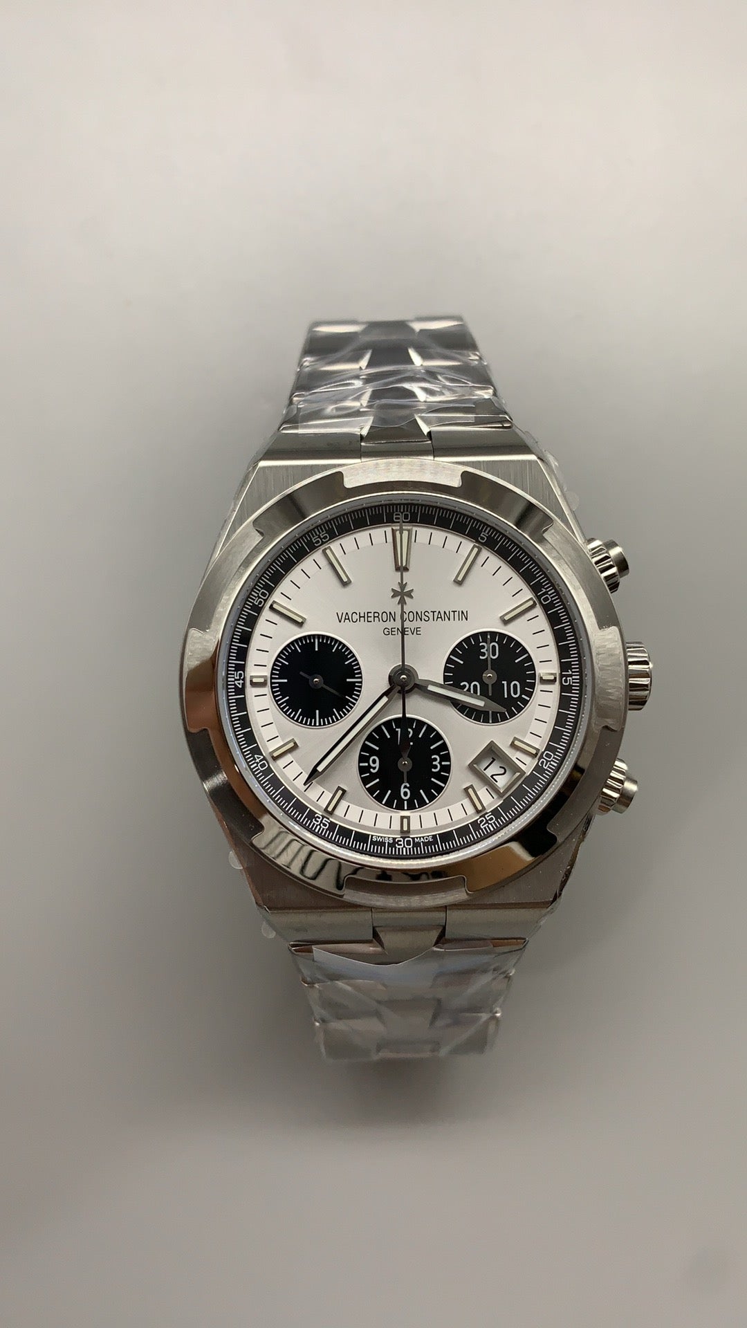 Vacheron Constantin Overseas Chronograph 5500V | 42.5MM | ตัวเรือนสแตนเลสสตีล | ฟังก์ชันจับเวลา | หน้าปัดสีน้ำเงิน | กลไกอัตโนมัติ Cal.5200