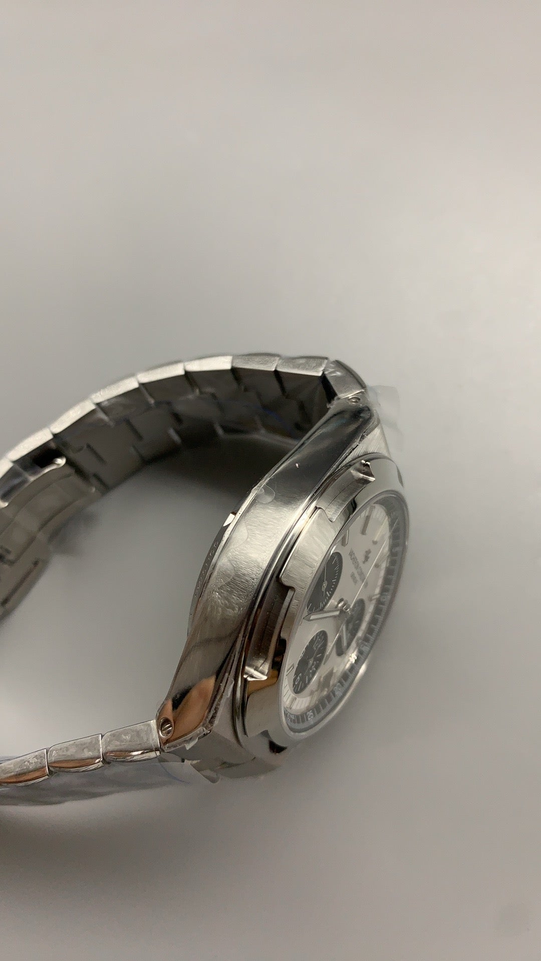 Vacheron Constantin Overseas Chronograph 5500V | 42.5MM | ตัวเรือนสแตนเลสสตีล | ฟังก์ชันจับเวลา | หน้าปัดสีน้ำเงิน | กลไกอัตโนมัติ Cal.5200