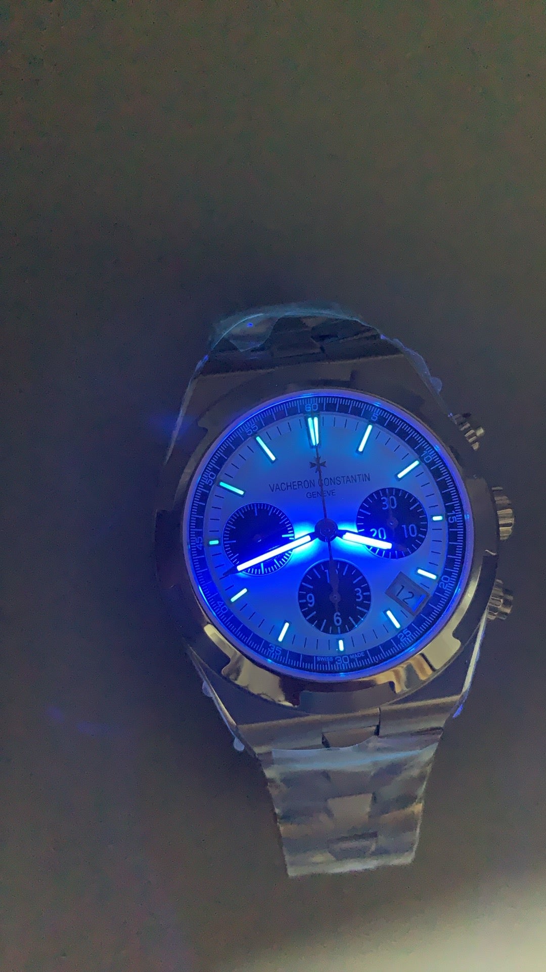 Vacheron Constantin Overseas Chronograph 5500V | 42.5MM | ตัวเรือนสแตนเลสสตีล | ฟังก์ชันจับเวลา | หน้าปัดสีน้ำเงิน | กลไกอัตโนมัติ Cal.5200