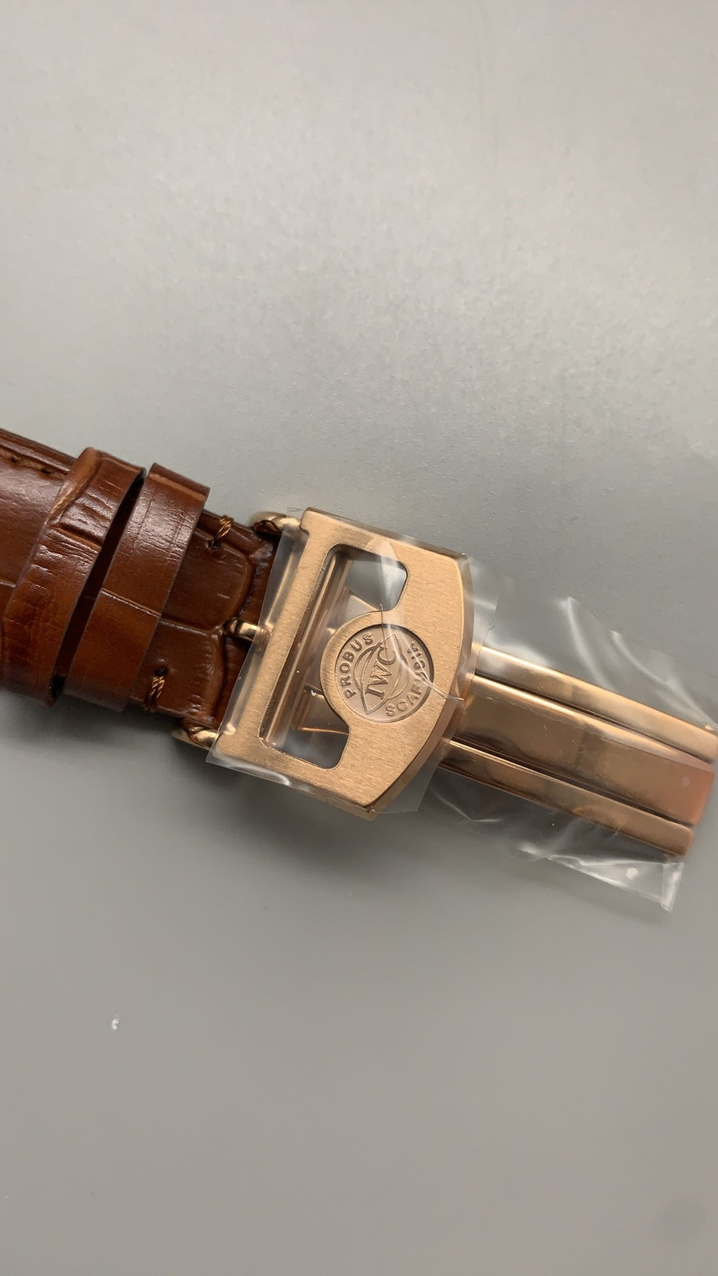 IWC Portugieser Automatic 7 Days | 42.3MM | ตัวเรือนโทนโรสโกลด์ | พลังงานสำรอง 7 วัน | หน้าปัดสีขาว | สายหนังจระเข้สีน้ำตาล | กลไกอัตโนมัติ Cal.52010