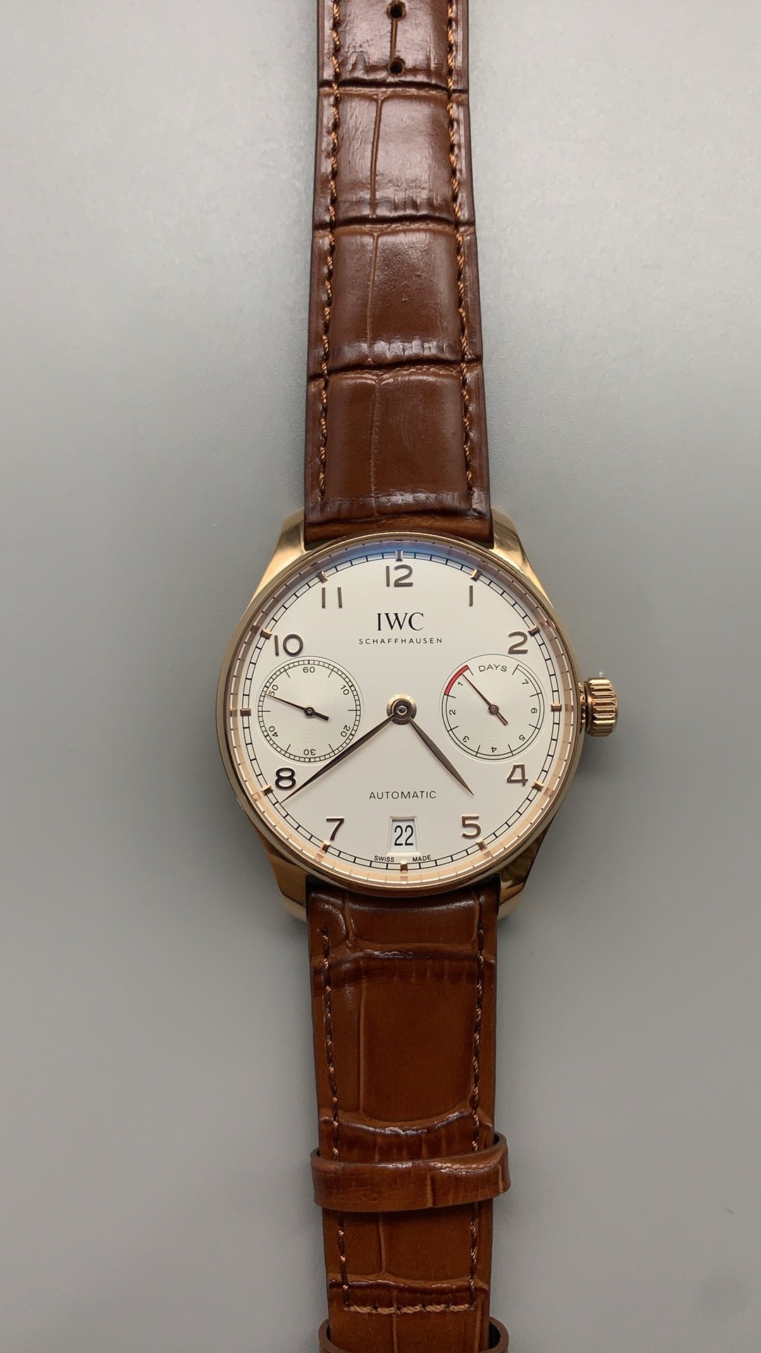 IWC Portugieser Automatic 7 Days | 42.3MM | ตัวเรือนโทนโรสโกลด์ | พลังงานสำรอง 7 วัน | หน้าปัดสีขาว | สายหนังจระเข้สีน้ำตาล | กลไกอัตโนมัติ Cal.52010