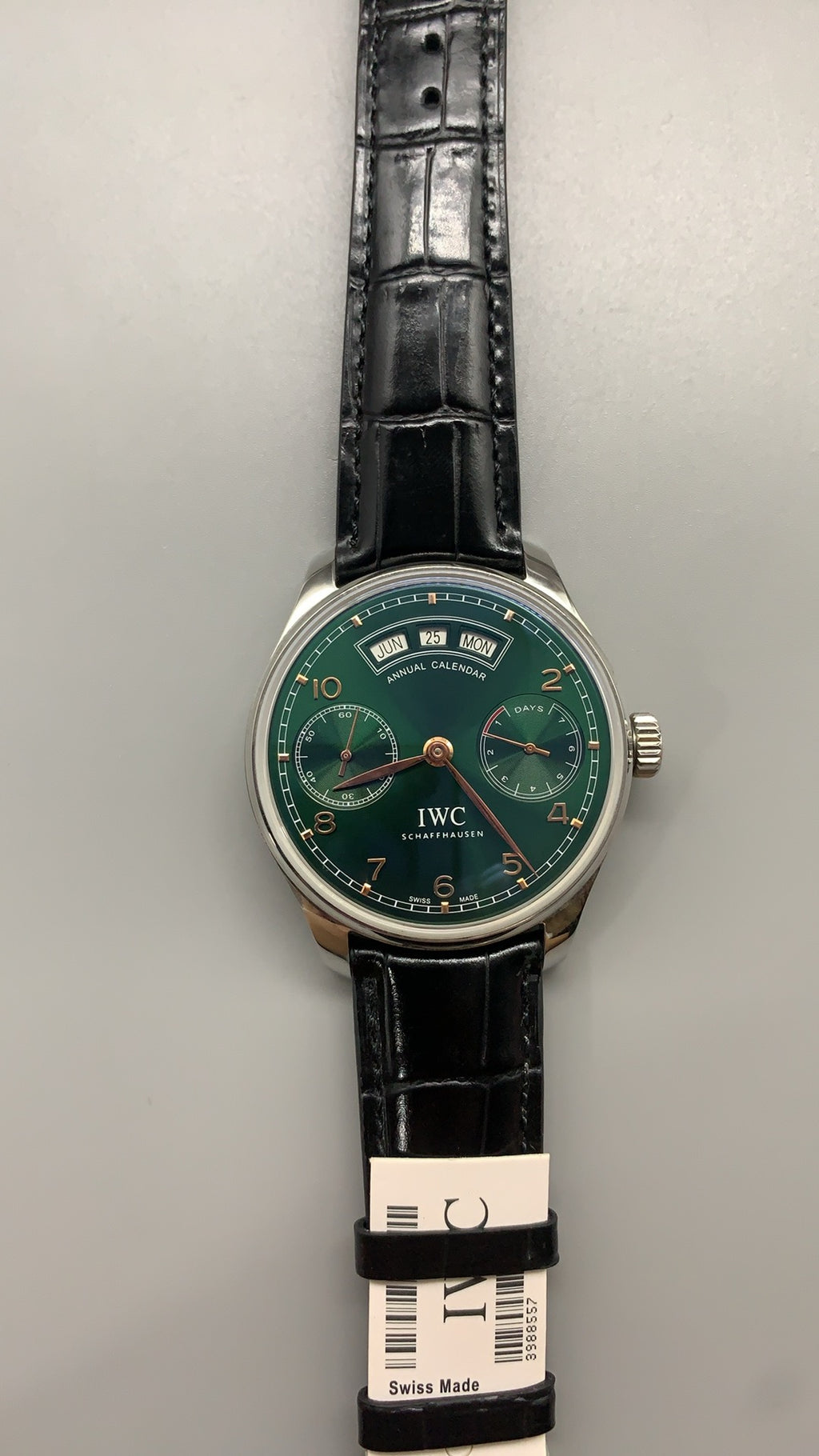 IWC Portugieser Perpetual Calendar 44 | 44.2MM | ตัวเรือนสแตนเลสสตีล | ปฏิทินถาวร + พลังงานสำรอง 7 วัน | หน้าปัดสีเขียว | สายหนังจระเข้สีดำ | กลไกอัตโนมัติ Cal.52610