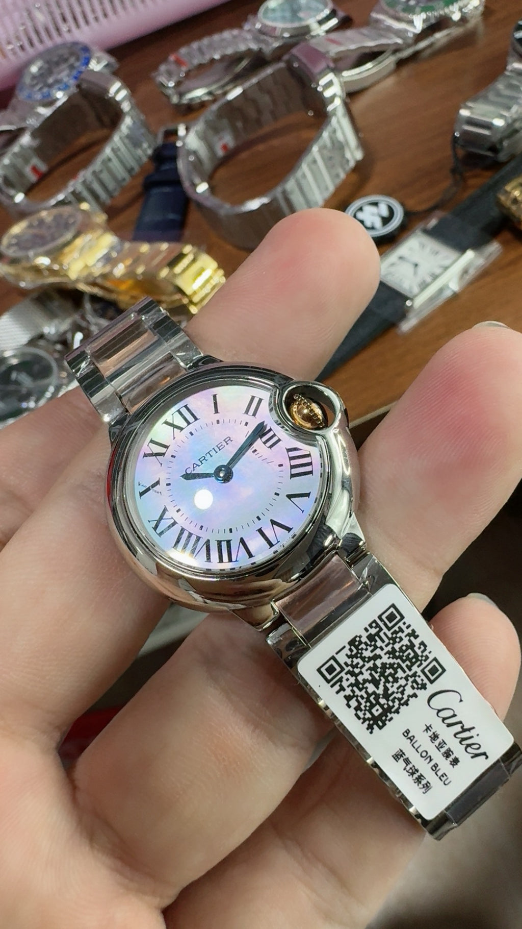 Cartier Ballon Bleu de Cartier | ขนาด 28 มม. | หน้าปัดเปลือกหอย | สองกษัตริย์ (สแตนเลสสตีล+สีโรสโกลด์) | ควอตซ์ (Quartz)