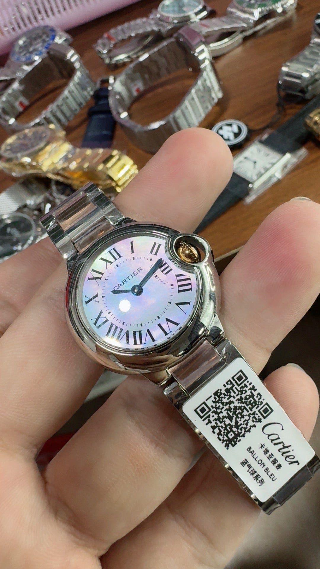 Cartier Ballon Bleu de Cartier | ขนาด 28 มม. | หน้าปัดเปลือกหอย | สองกษัตริย์ (สแตนเลสสตีล+สีโรสโกลด์) | ควอตซ์ (Quartz)