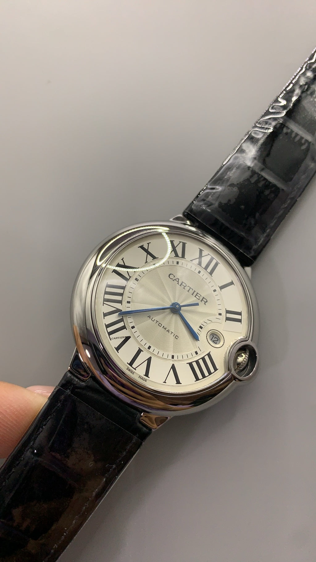 Cartier Ballon Bleu de Cartier | ขนาด 42 มม. | หน้าปัดสีดำ | สายหนังสีดำ | อัตโนมัติ