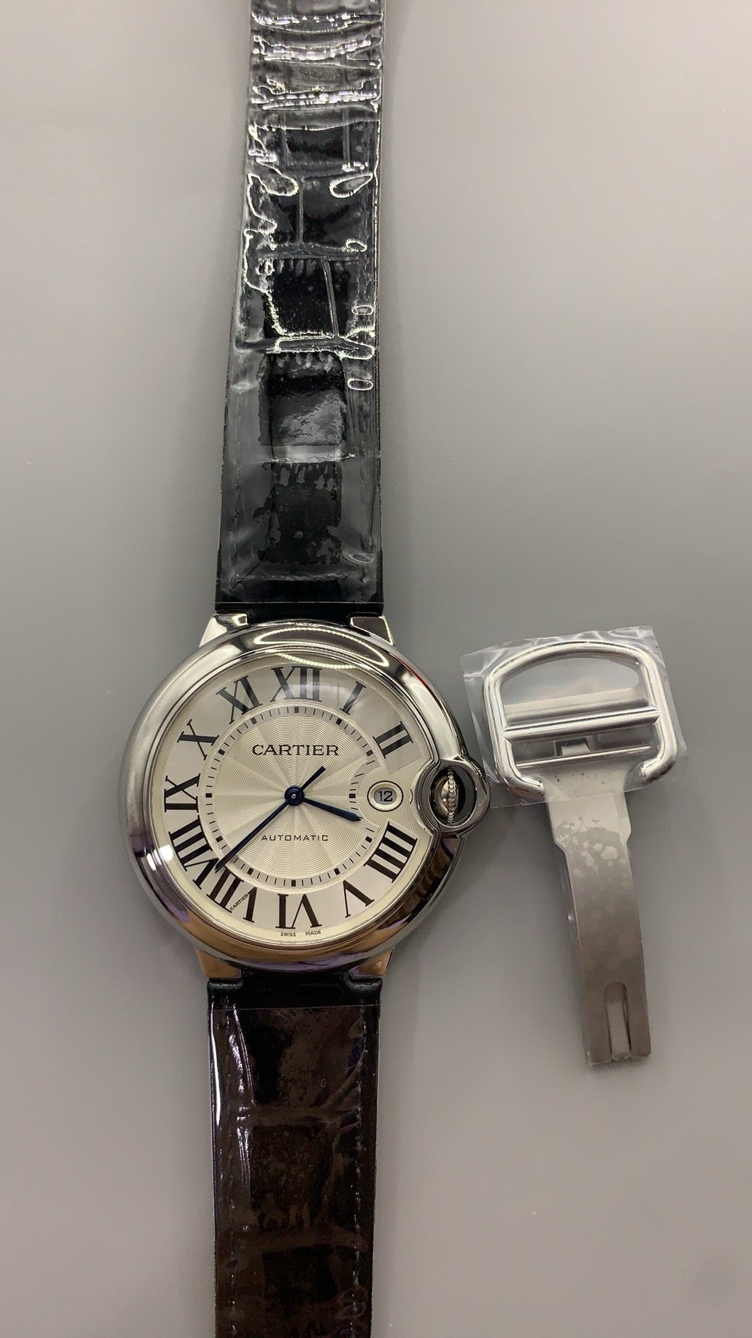 Cartier Ballon Bleu de Cartier | ขนาด 42 มม. | หน้าปัดสีดำ | สายหนังสีดำ | อัตโนมัติ