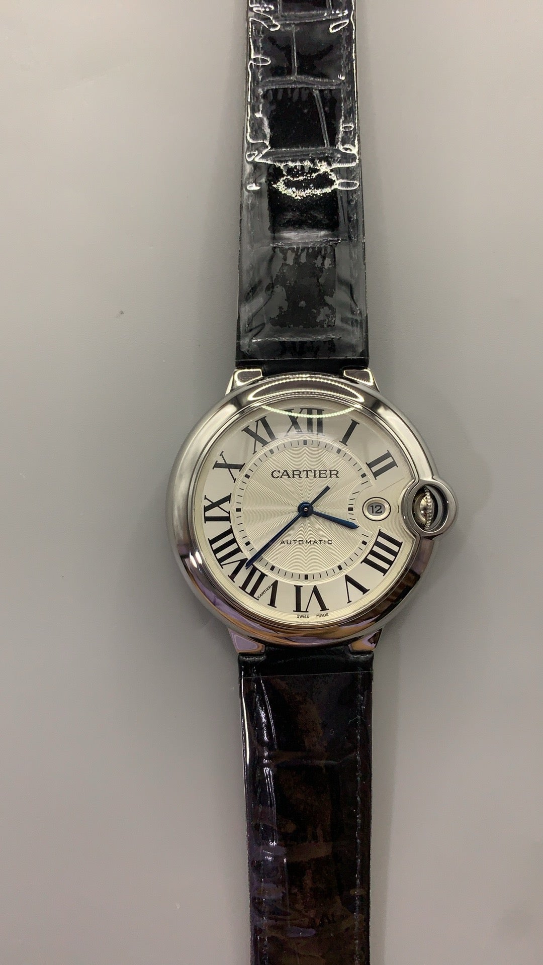 Cartier Ballon Bleu de Cartier | ขนาด 42 มม. | หน้าปัดสีดำ | สายหนังสีดำ | อัตโนมัติ