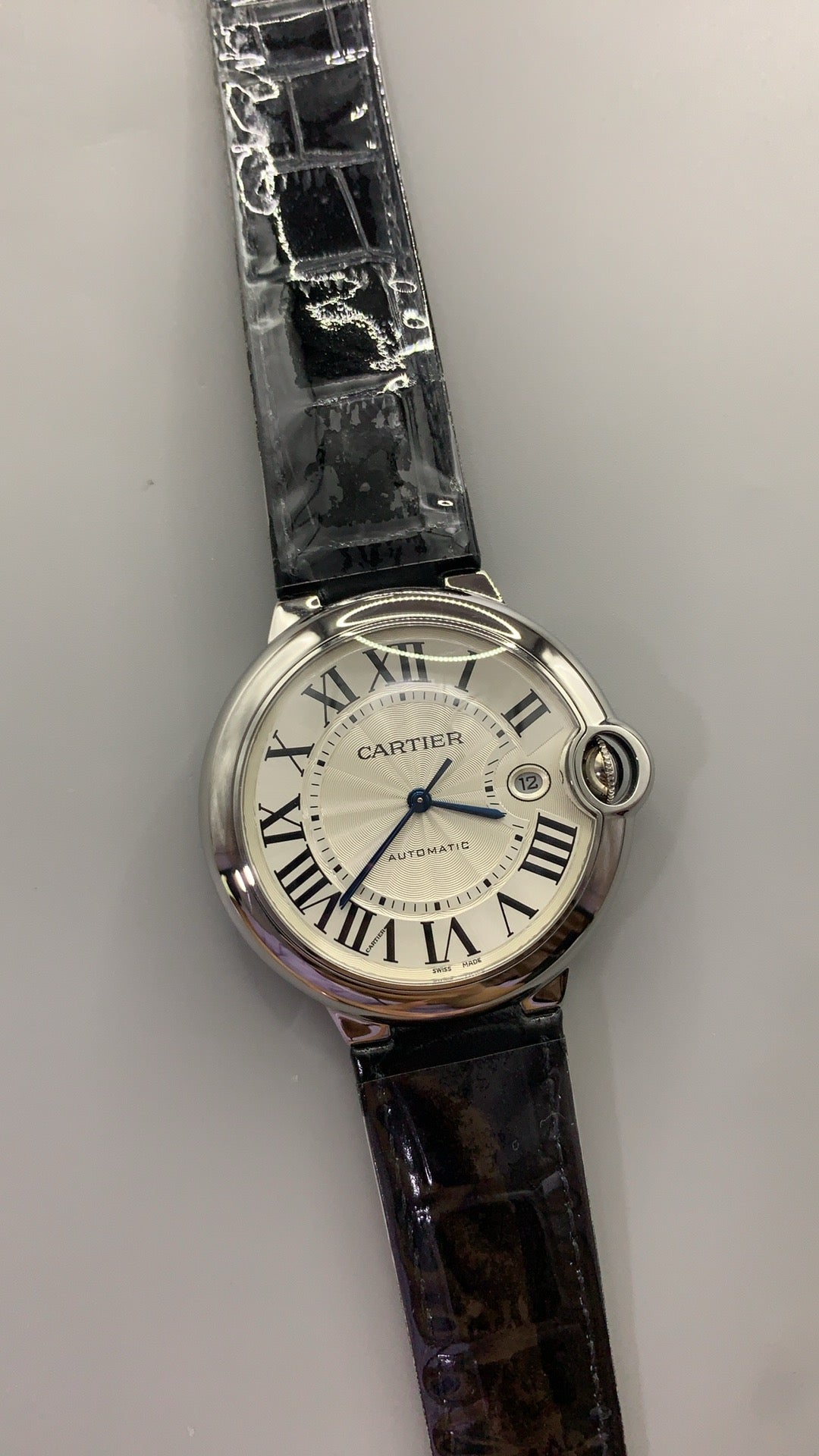 Cartier Ballon Bleu de Cartier | ขนาด 42 มม. | หน้าปัดสีดำ | สายหนังสีดำ | อัตโนมัติ