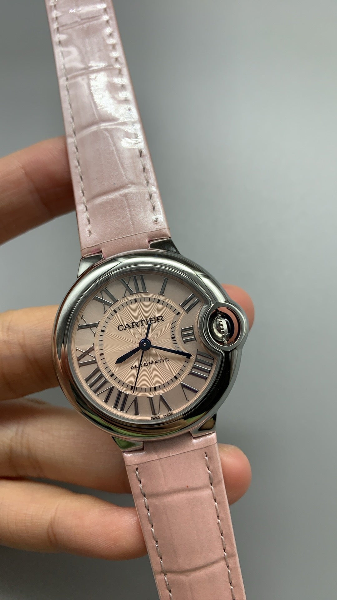 Cartier Ballon Bleu de Cartier | ขนาด 33 มม. | หน้าปัดสีชมพู | อัตโนมัติ