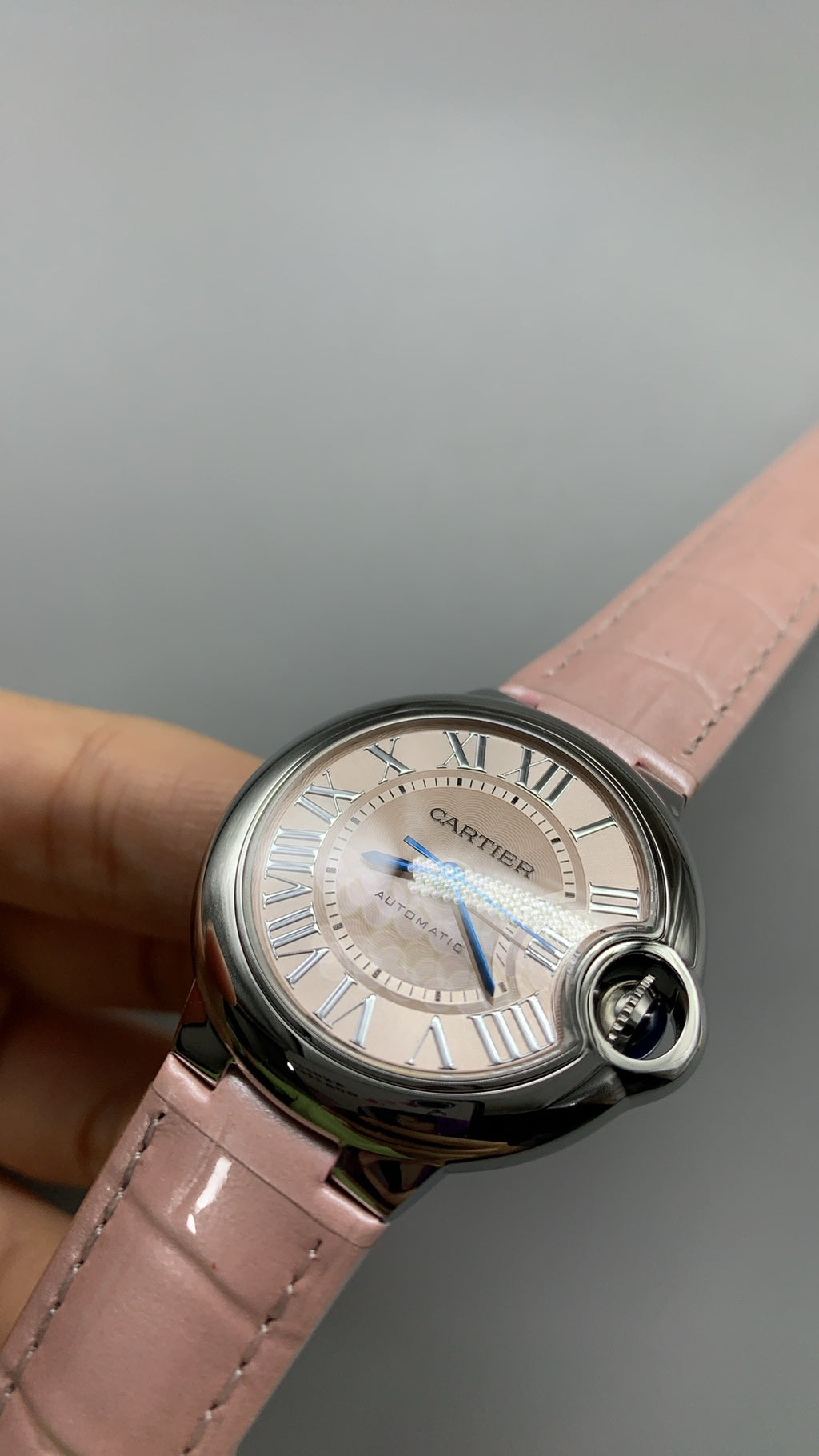 Cartier Ballon Bleu de Cartier | ขนาด 33 มม. | หน้าปัดสีชมพู | อัตโนมัติ