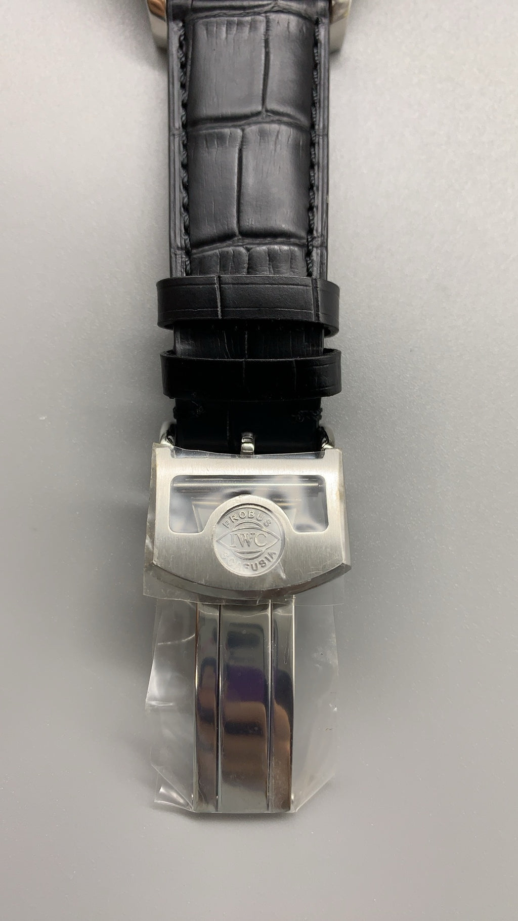 IWC Portugieser Automatic 7 Days | 42.3MM | ตัวเรือนสแตนเลสสตีล | พลังงานสำรอง 7 วัน | หน้าปัดสีเขียว | สายหนังจระเข้สีดำ | กลไกอัตโนมัติ Cal.52010