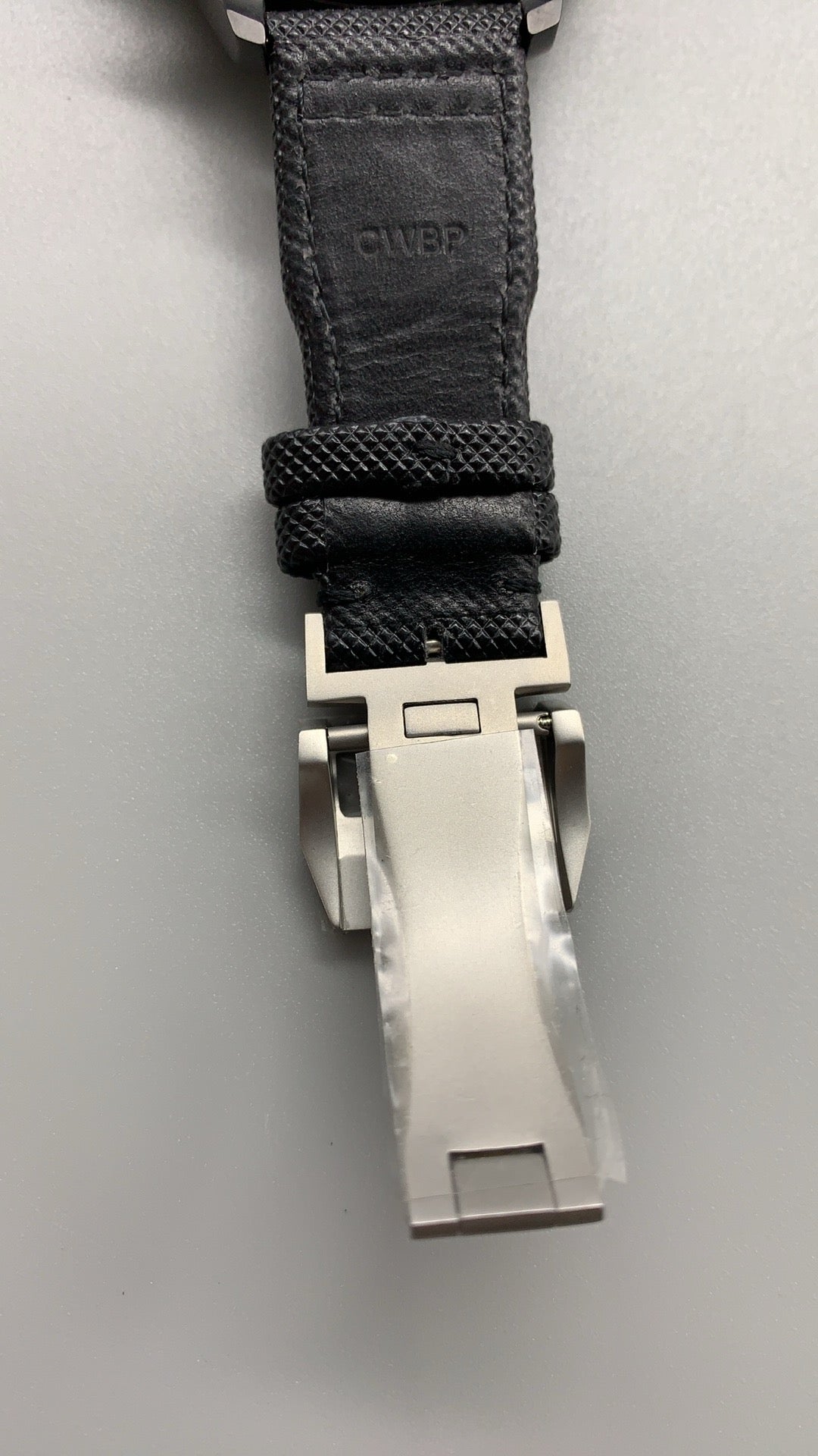 IWC Pilot's Watch | 40MM | ตัวเรือนสแตนเลสสตีล | ฟังก์ชันวันที่ | หน้าปัดสีดำ | สายหนังวัวสีดำ | กลไกอัตโนมัติ Cal.32111