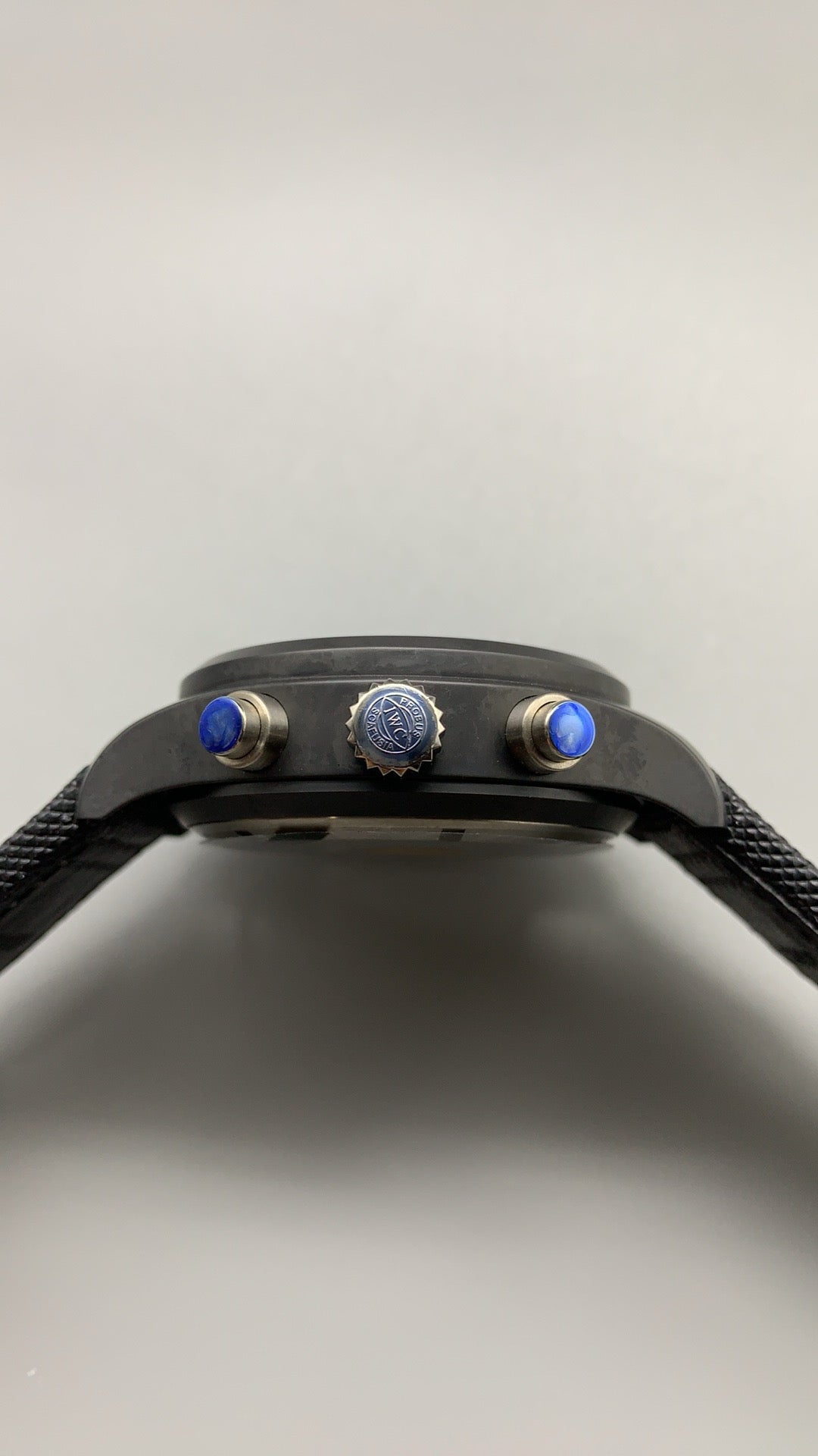 IWC Pilot's Watch | 40MM | ตัวเรือนสแตนเลสสตีล | ฟังก์ชันวันที่ | หน้าปัดสีดำ | สายหนังวัวสีดำ | กลไกอัตโนมัติ Cal.32111