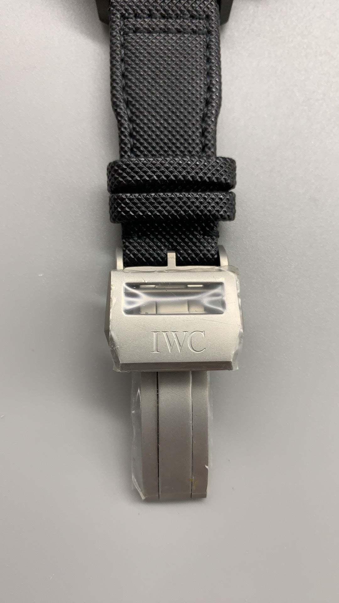 IWC Pilot's Watch | 40MM | ตัวเรือนสแตนเลสสตีล | ฟังก์ชันวันที่ | หน้าปัดสีดำ | สายหนังวัวสีดำ | กลไกอัตโนมัติ Cal.32111