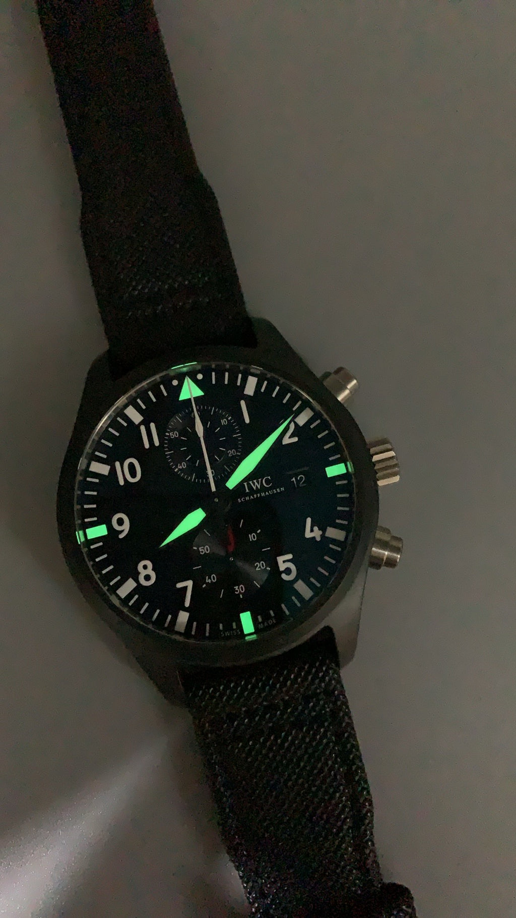 IWC Pilot's Watch | 40MM | ตัวเรือนสแตนเลสสตีล | ฟังก์ชันวันที่ | หน้าปัดสีดำ | สายหนังวัวสีดำ | กลไกอัตโนมัติ Cal.32111