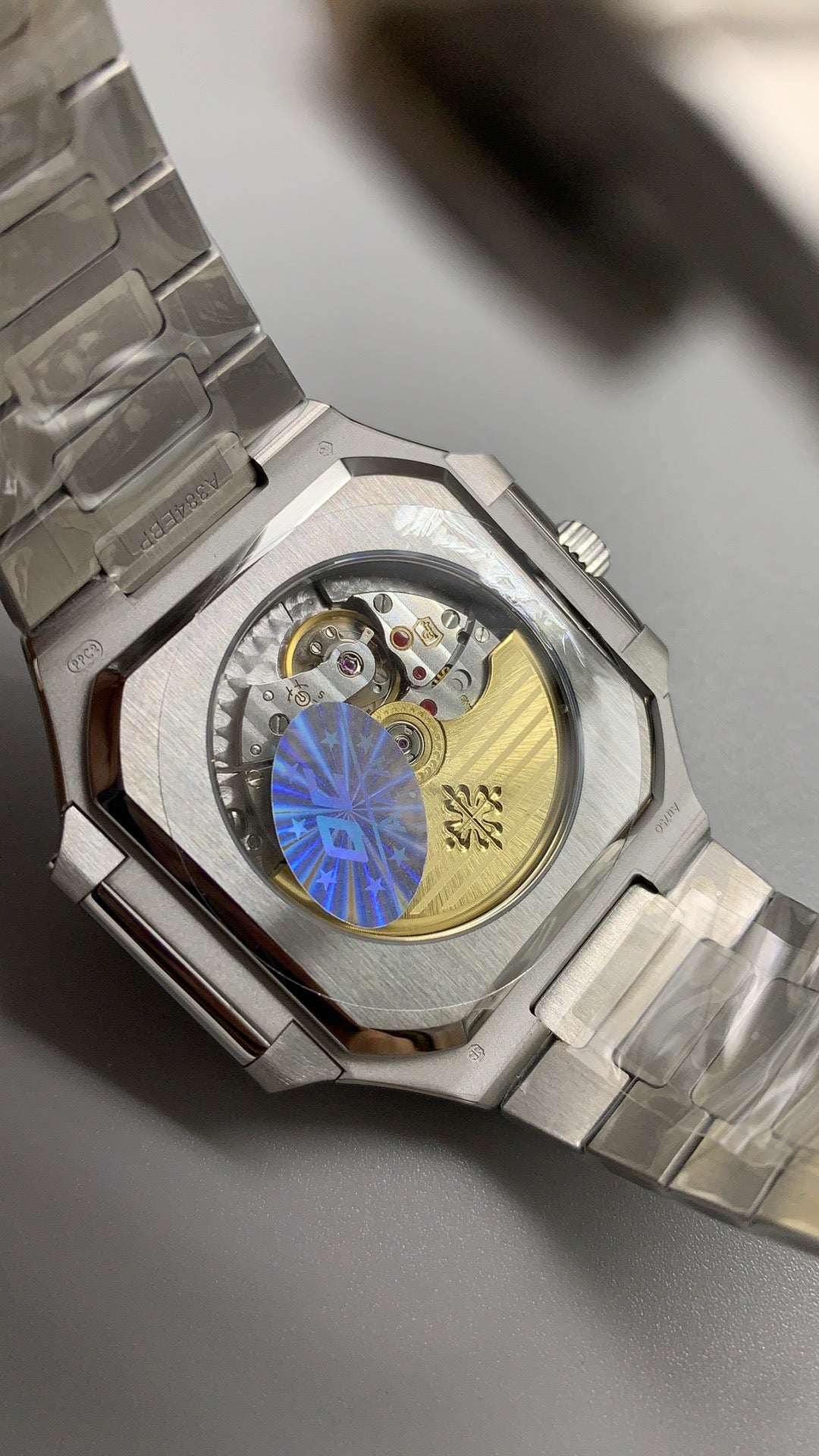 Patek Philippe Nautilus 5821 | 41MM | หน้าปัดสีน้ำเงินซันเรย์ | ตัวเรือนสแตนเลสสตีล | กลไกอัตโนมัติ Cal.26-330