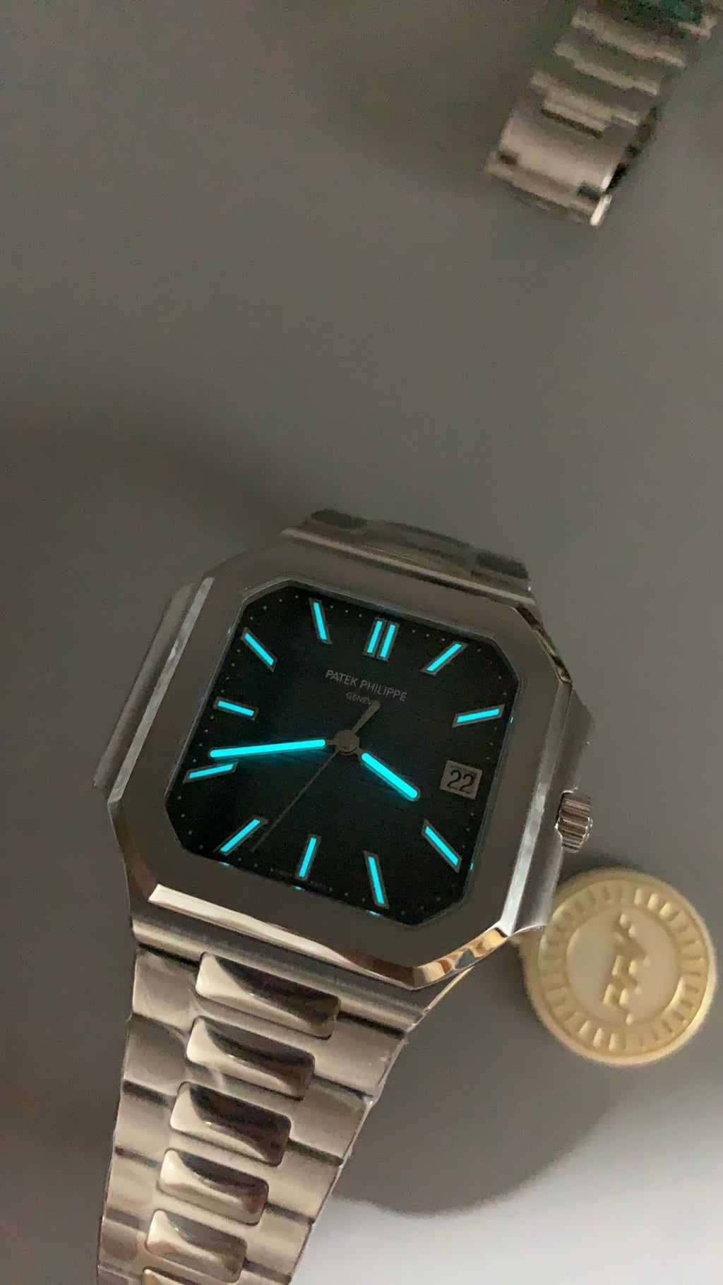 Patek Philippe Nautilus 5821 | 41MM | หน้าปัดสีน้ำเงินซันเรย์ | ตัวเรือนสแตนเลสสตีล | กลไกอัตโนมัติ Cal.26-330