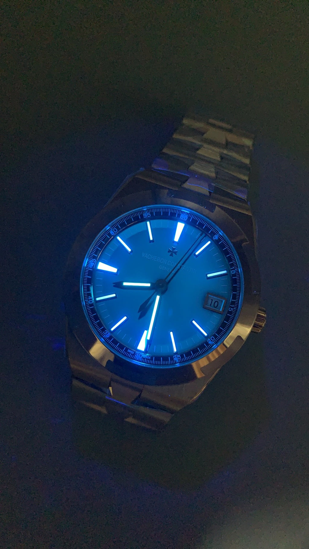 Vacheron Constantin Overseas 4500V | 41MM | ตัวเรือนสแตนเลสสตีลเคลือบสีโรสโกลด์ | ฟังก์ชันวันที่ | หน้าปัดสีน้ำตาลซันเบิร์สต์ | กลไกอัตโนมัติ Cal.5100