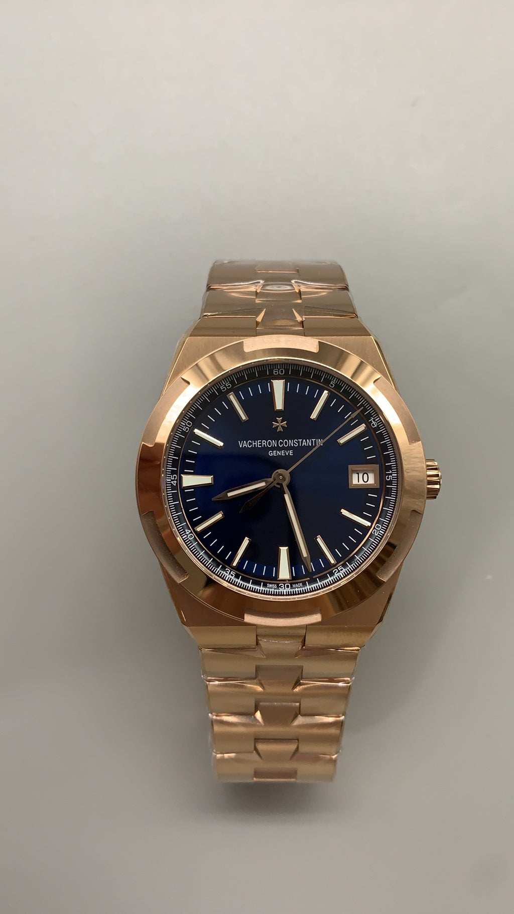 Vacheron Constantin Overseas 4500V | 41MM | ตัวเรือนสแตนเลสสตีลเคลือบสีโรสโกลด์ | ฟังก์ชันวันที่ | หน้าปัดสีน้ำตาลซันเบิร์สต์ | กลไกอัตโนมัติ Cal.5100