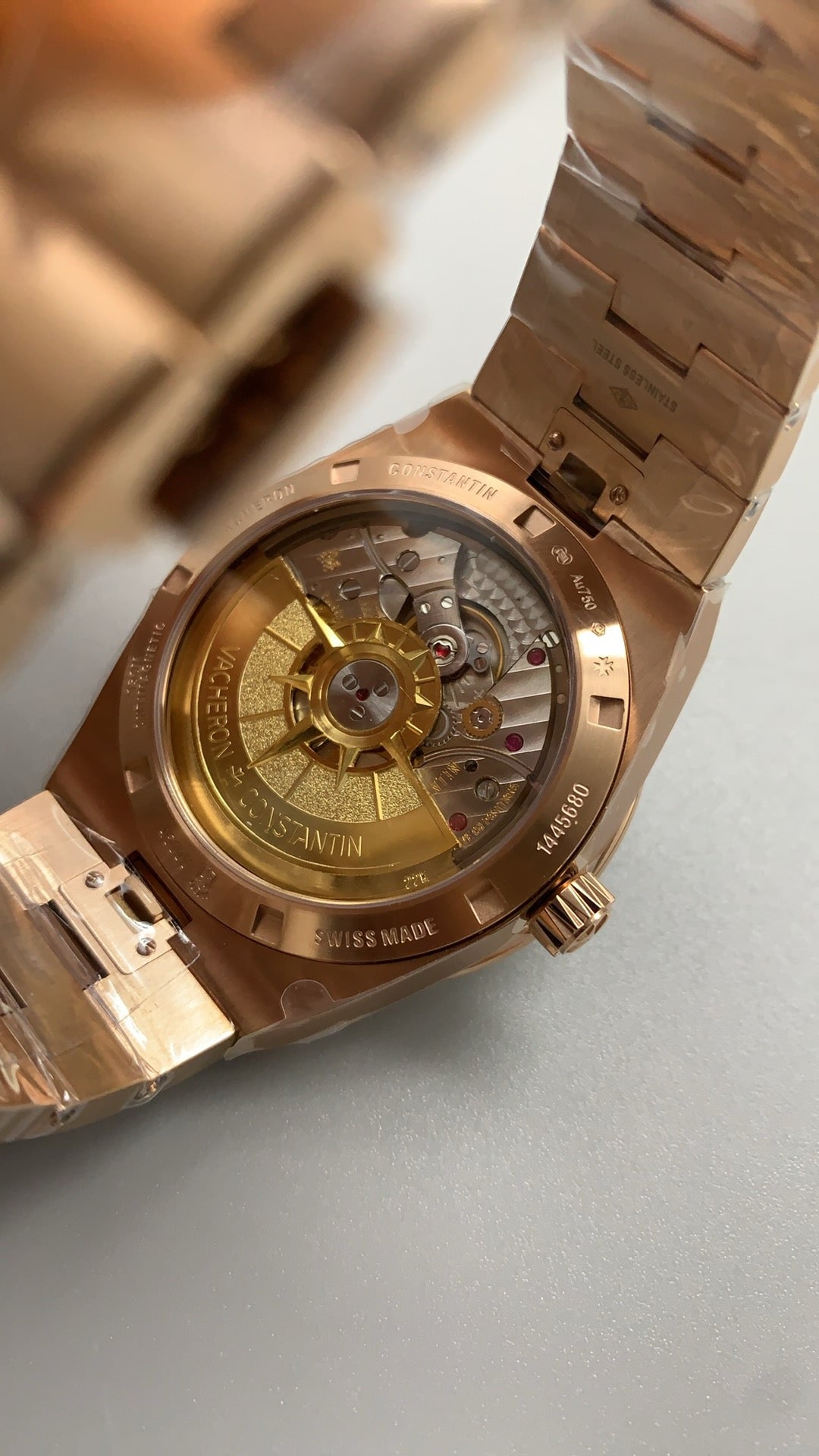 Vacheron Constantin Overseas 4500V | 41MM | ตัวเรือนสแตนเลสสตีลเคลือบสีโรสโกลด์ | ฟังก์ชันวันที่ | หน้าปัดสีน้ำตาลซันเบิร์สต์ | กลไกอัตโนมัติ Cal.5100