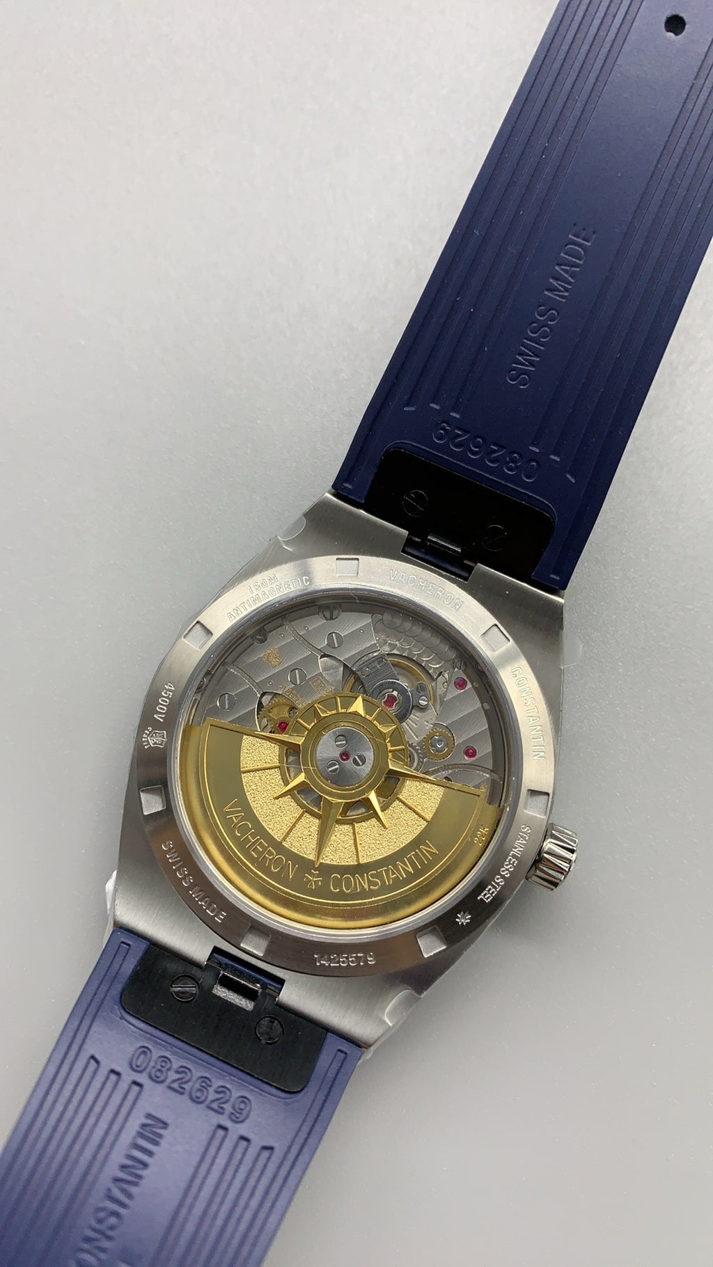 Vacheron Constantin Overseas 4500V | 41MM | ตัวเรือนสแตนเลสสตีล | ฟังก์ชันวันที่ | หน้าปัดสีน้ำเงิน | สายยางสีน้ำเงิน | กลไกอัตโนมัติ Cal.5100