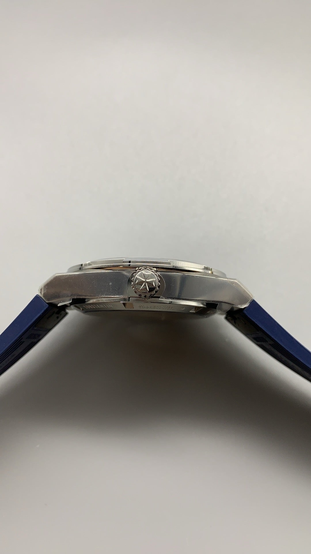 Vacheron Constantin Overseas 4500V | 41MM | ตัวเรือนสแตนเลสสตีล | ฟังก์ชันวันที่ | หน้าปัดสีน้ำเงิน | สายยางสีน้ำเงิน | กลไกอัตโนมัติ Cal.5100