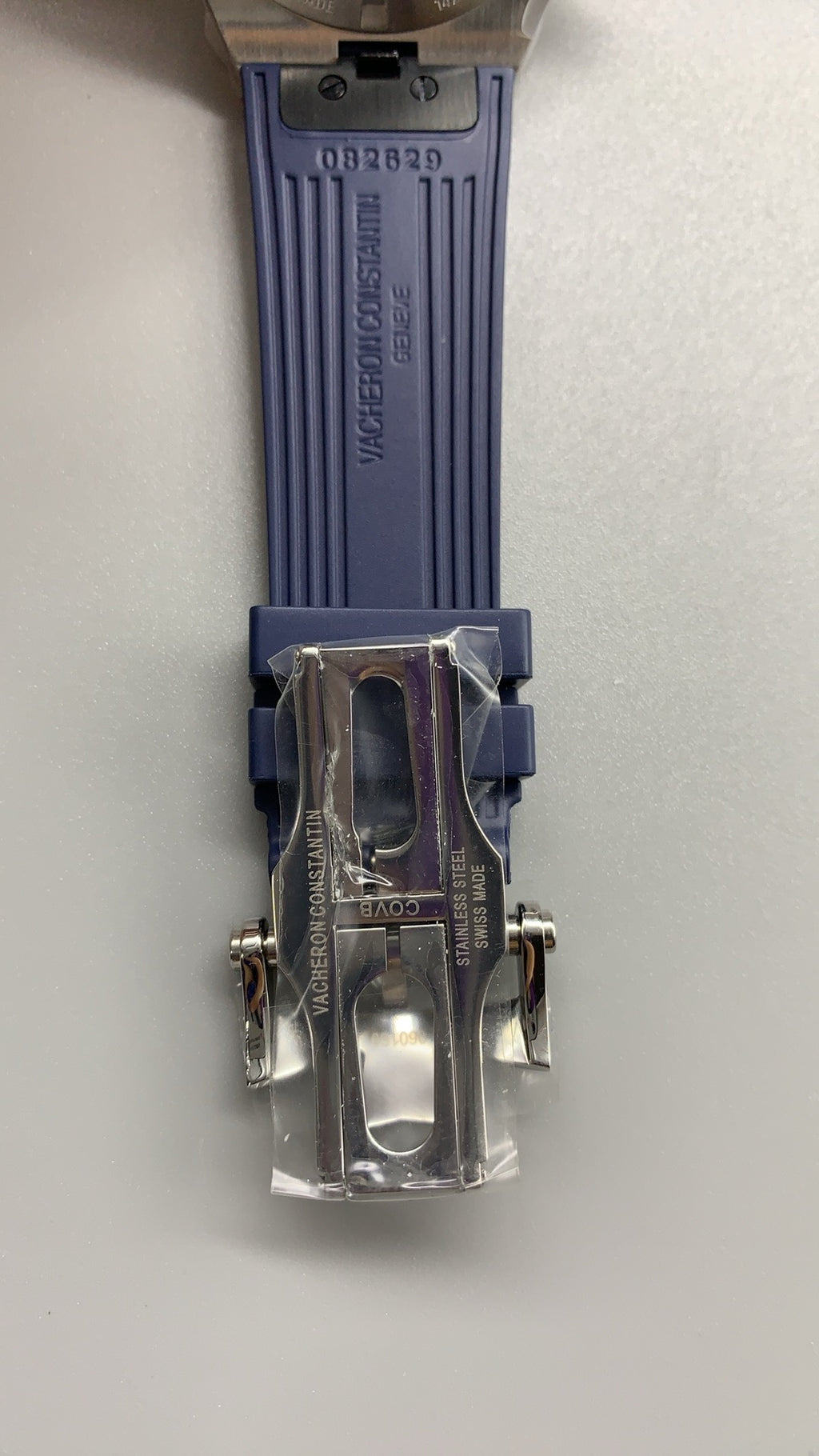 Vacheron Constantin Overseas 4500V | 41MM | ตัวเรือนสแตนเลสสตีล | ฟังก์ชันวันที่ | หน้าปัดสีน้ำเงิน | สายยางสีน้ำเงิน | กลไกอัตโนมัติ Cal.5100