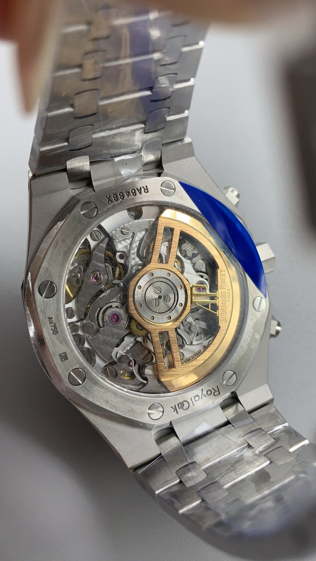 Audemars Piguet Royal Oak 26240 | 41MM | ตัวเรือนสแตนเลสสตีลเคลือบสีทองแบบ PVD พื้นผิวฟรอสต์โกลด์ (Frosted Gold) | หน้าปัดสีเงิน | จับเวลา Chronograph | กลไกอัตโนมัติ Cal.4401