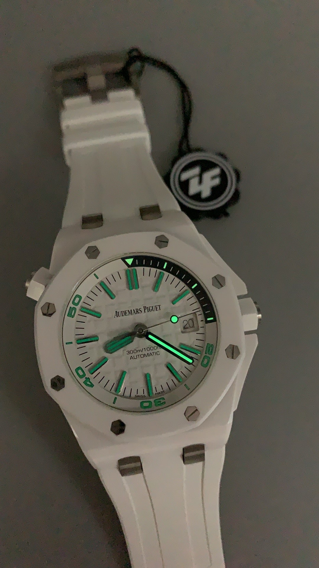 Audemars Piguet Royal Oak Offshore Diver 15707CE | 42MM | White ceramic case | White dial | Automatic movement Cal.3120