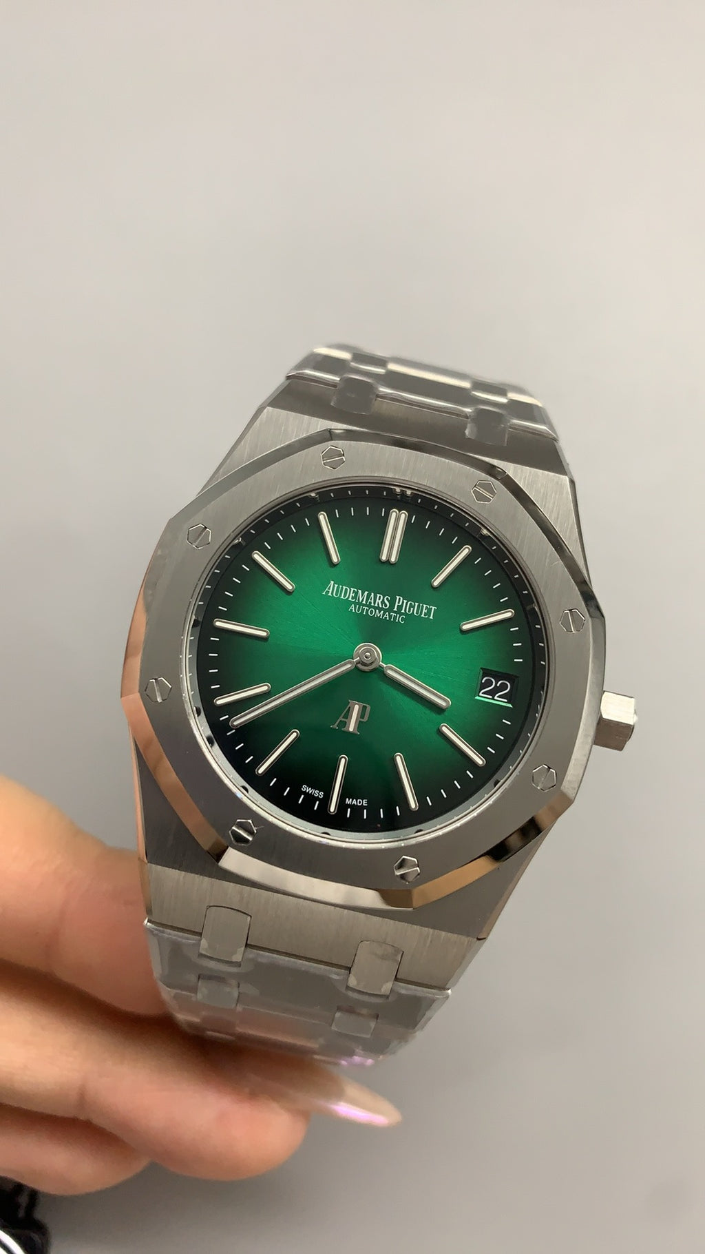 Audemars Piguet Royal Oak 16202ST | 39MM | ตัวเรือนสแตนเลสสตีล | หน้าปัดสีเขียวออโรร่า (Aurora Green) | กลไกอัตโนมัติ Cal.7121