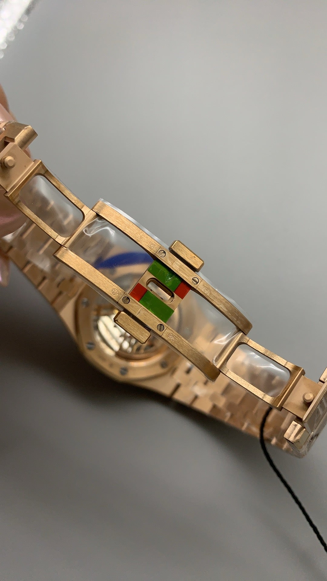 Audemars Piguet Royal Oak 16202 | 39MM | ตัวเรือนสแตนเลสสตีลเคลือบสีโรสโกลด์แบบ PVD | หน้าปัดสีดำไล่เฉดควัน (Smoked Black) | กลไกอัตโนมัติ Cal.7121